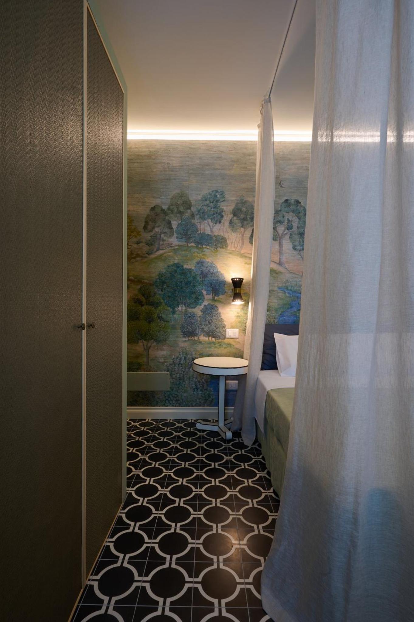Large Double Room - Photo 1