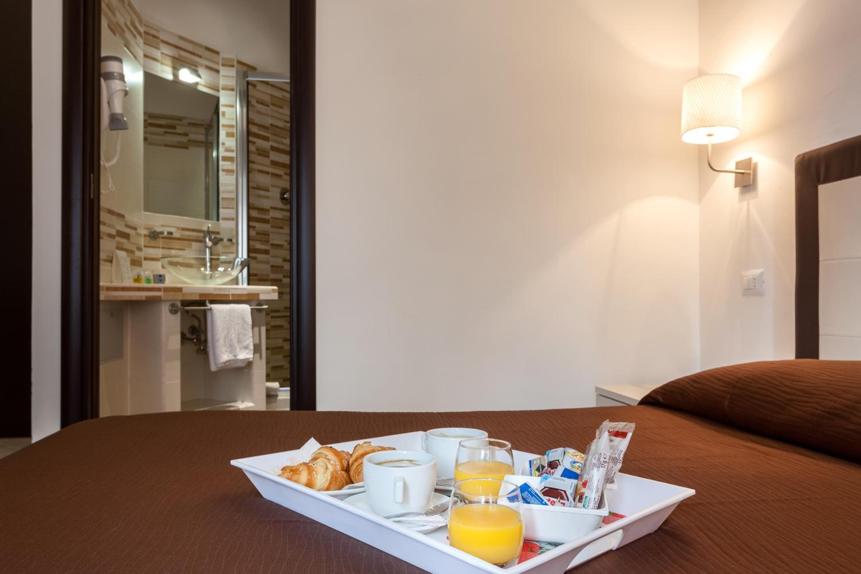 Double Room with Private Bathroom photo 2