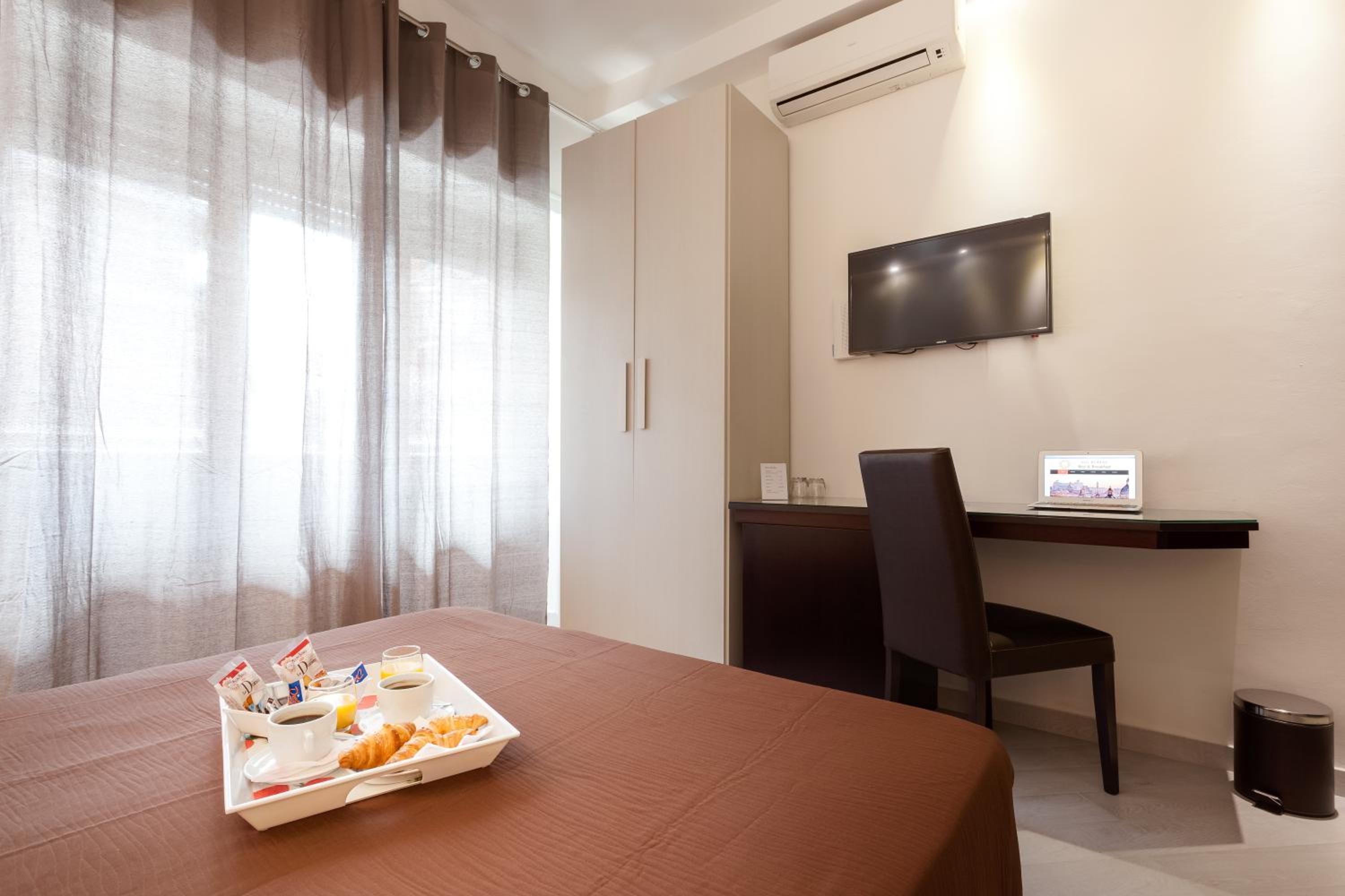 Double Room with Private Bathroom photo 3