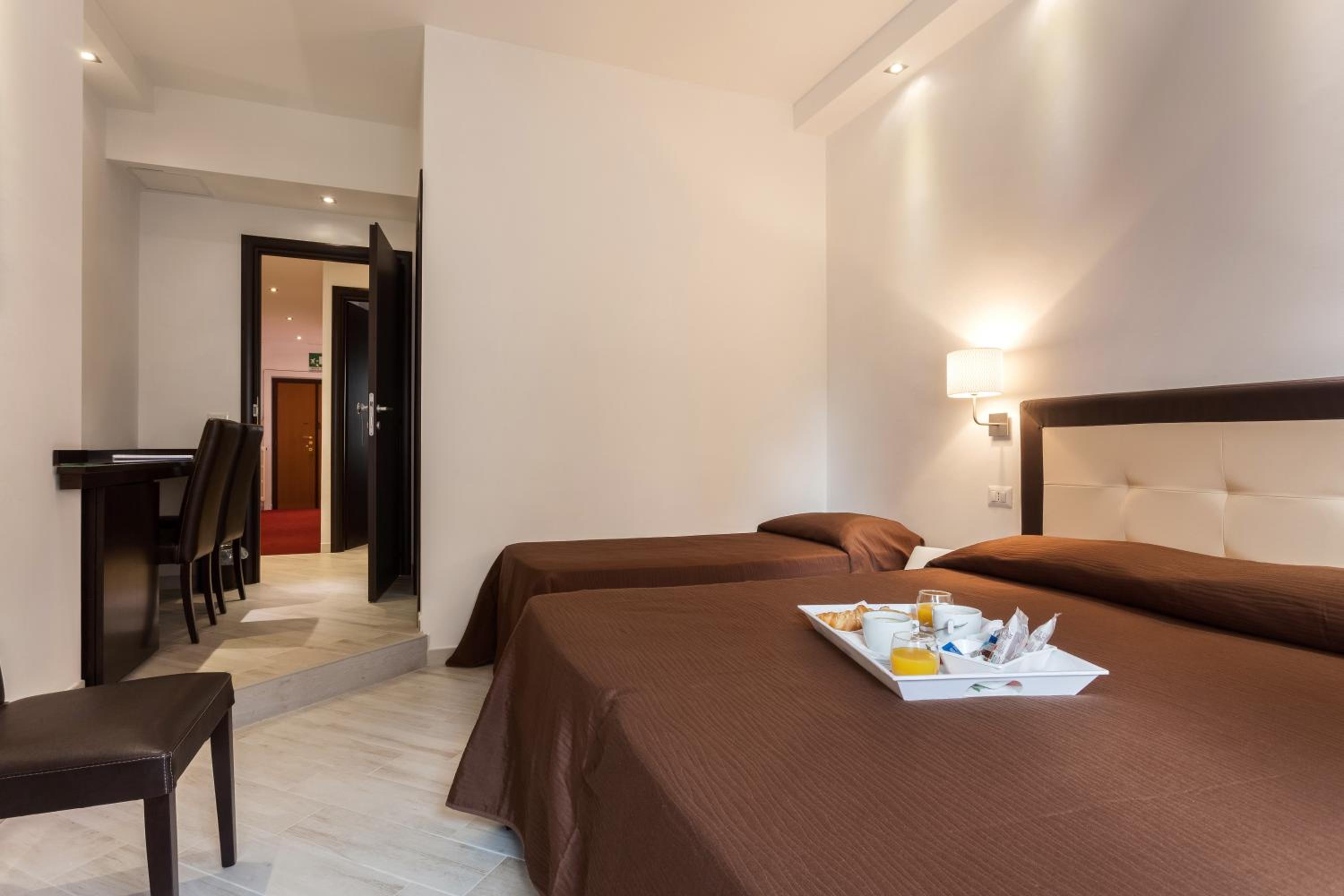 Triple Room with Private Bathroom photo 3