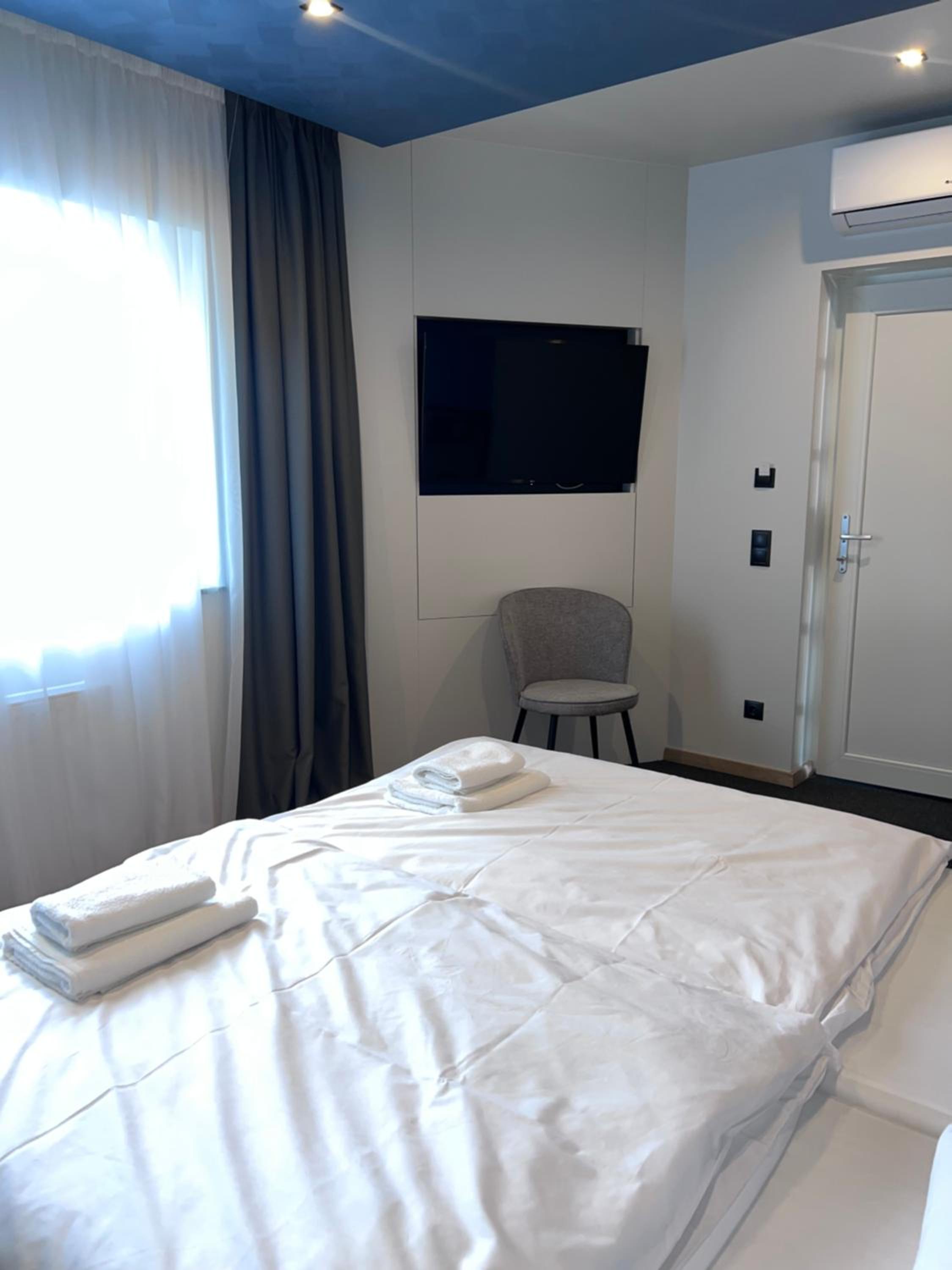 Double or Twin Room with Shower