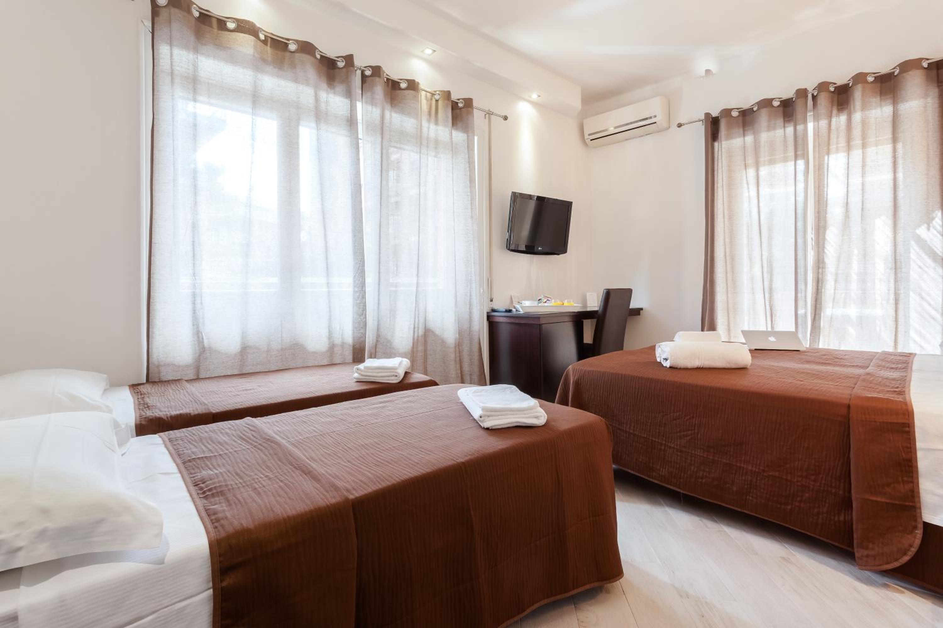 Triple Room with Terrace photo 2