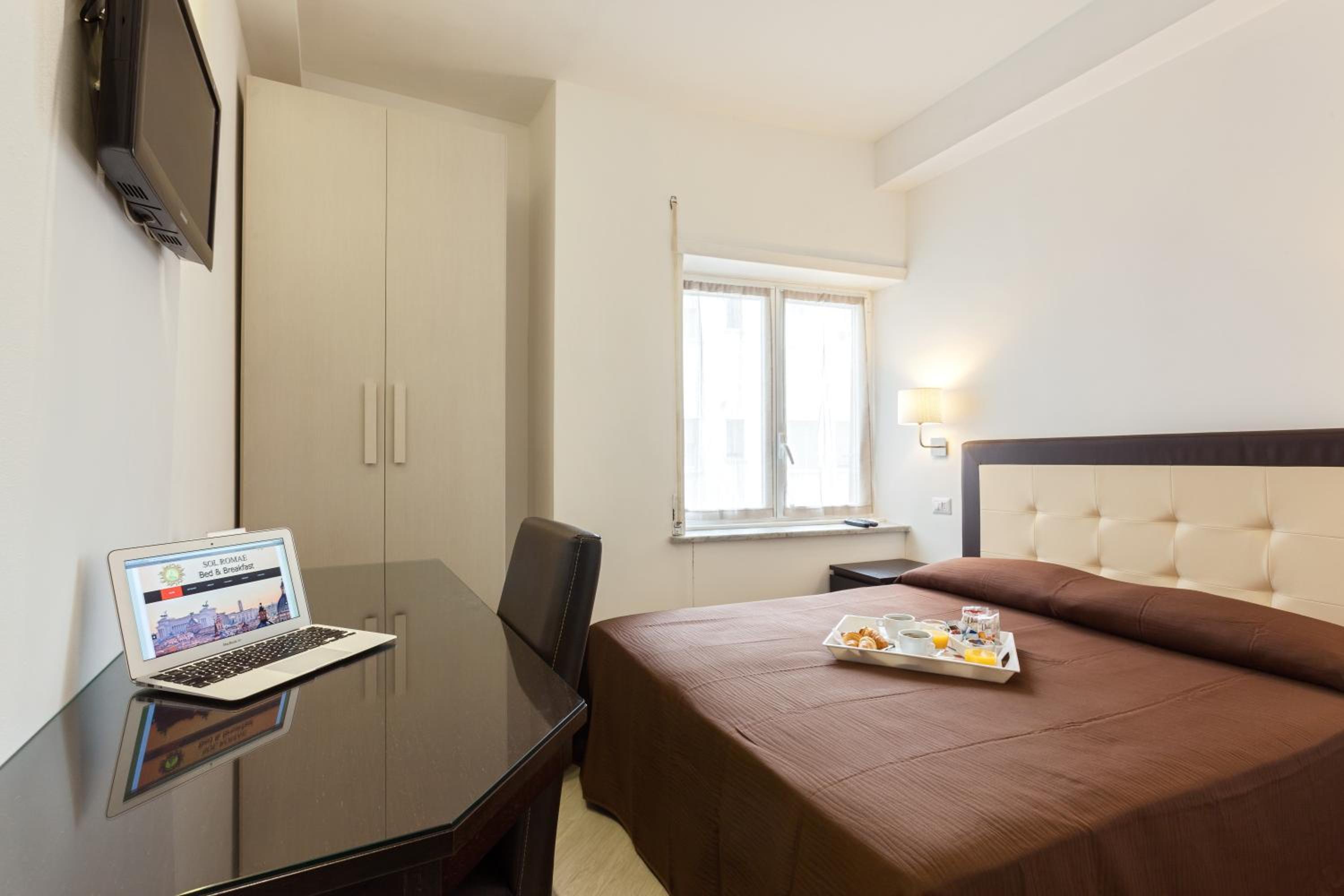 Single Room with Private Bathroom photo 1