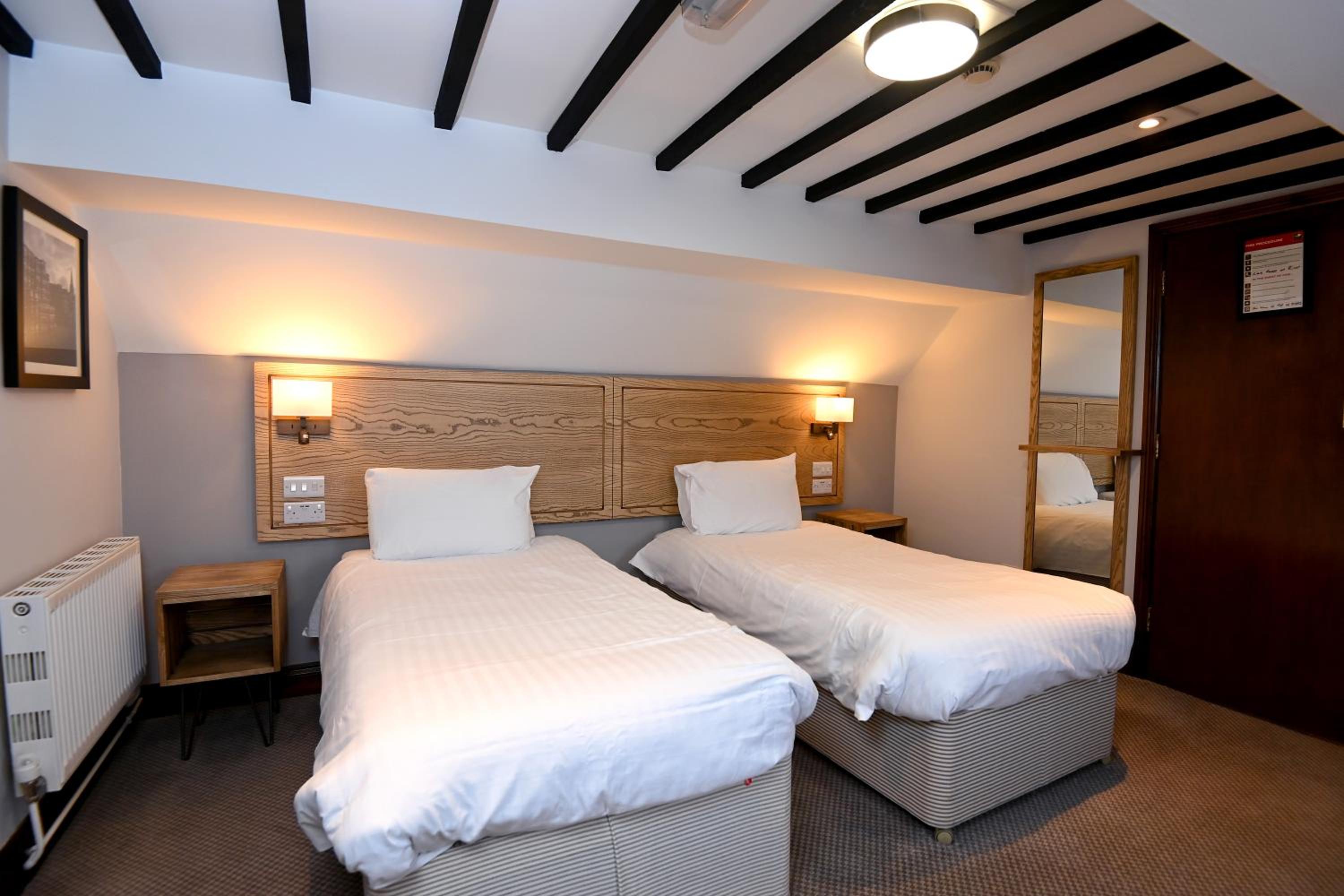 Standard Twin Room - Photo 2