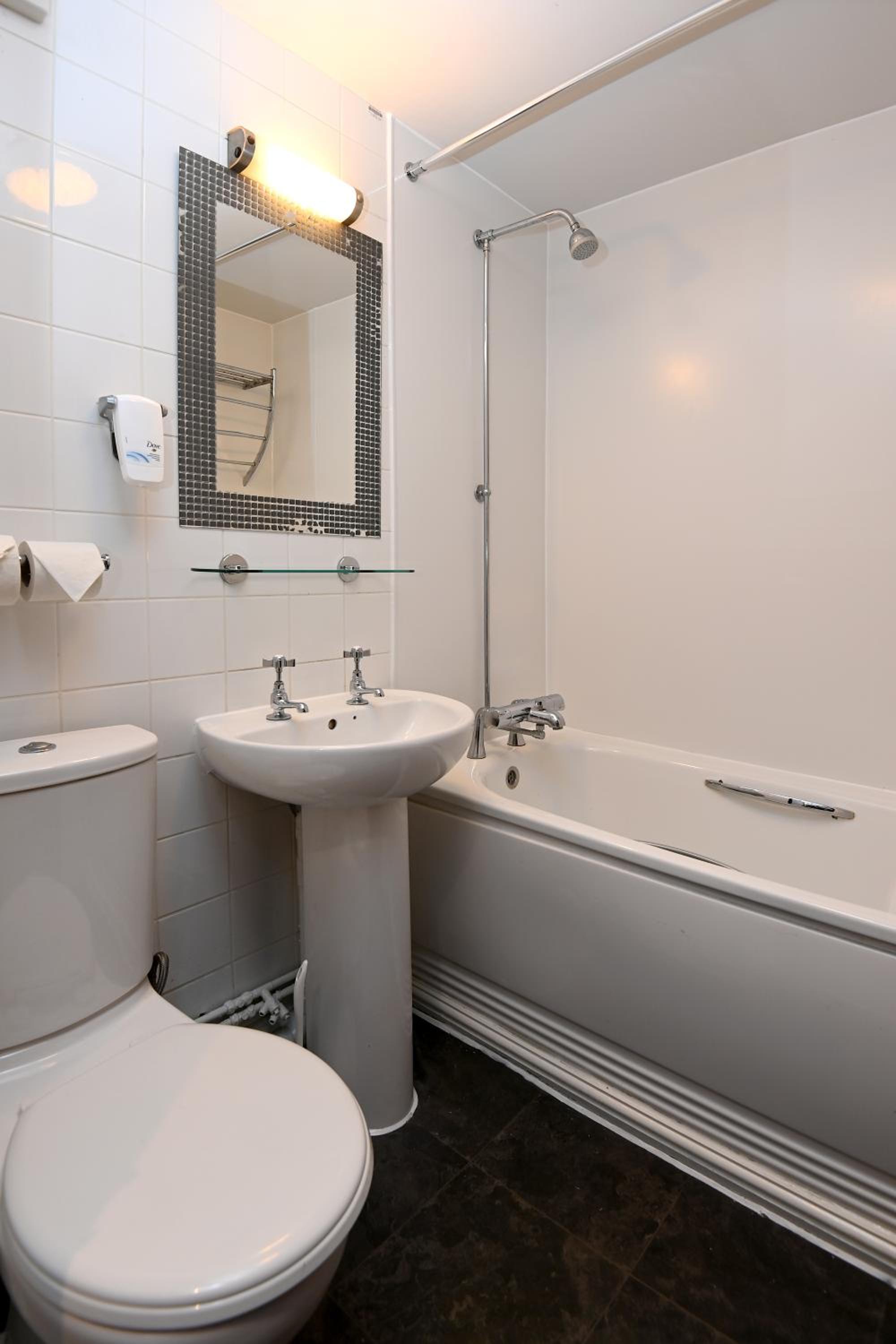 Standard Double Room - Photo 6