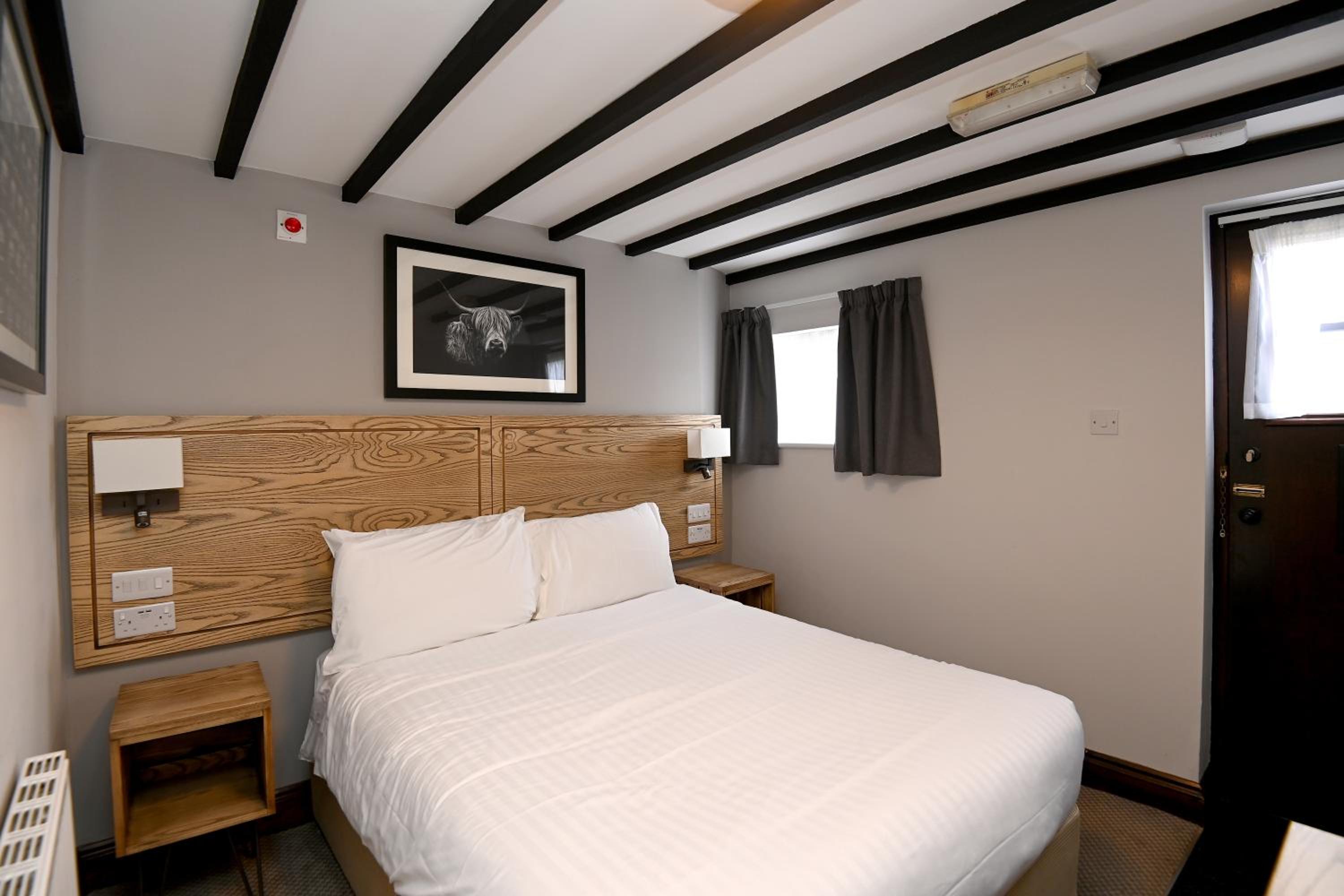 Standard Double Room - Photo 7