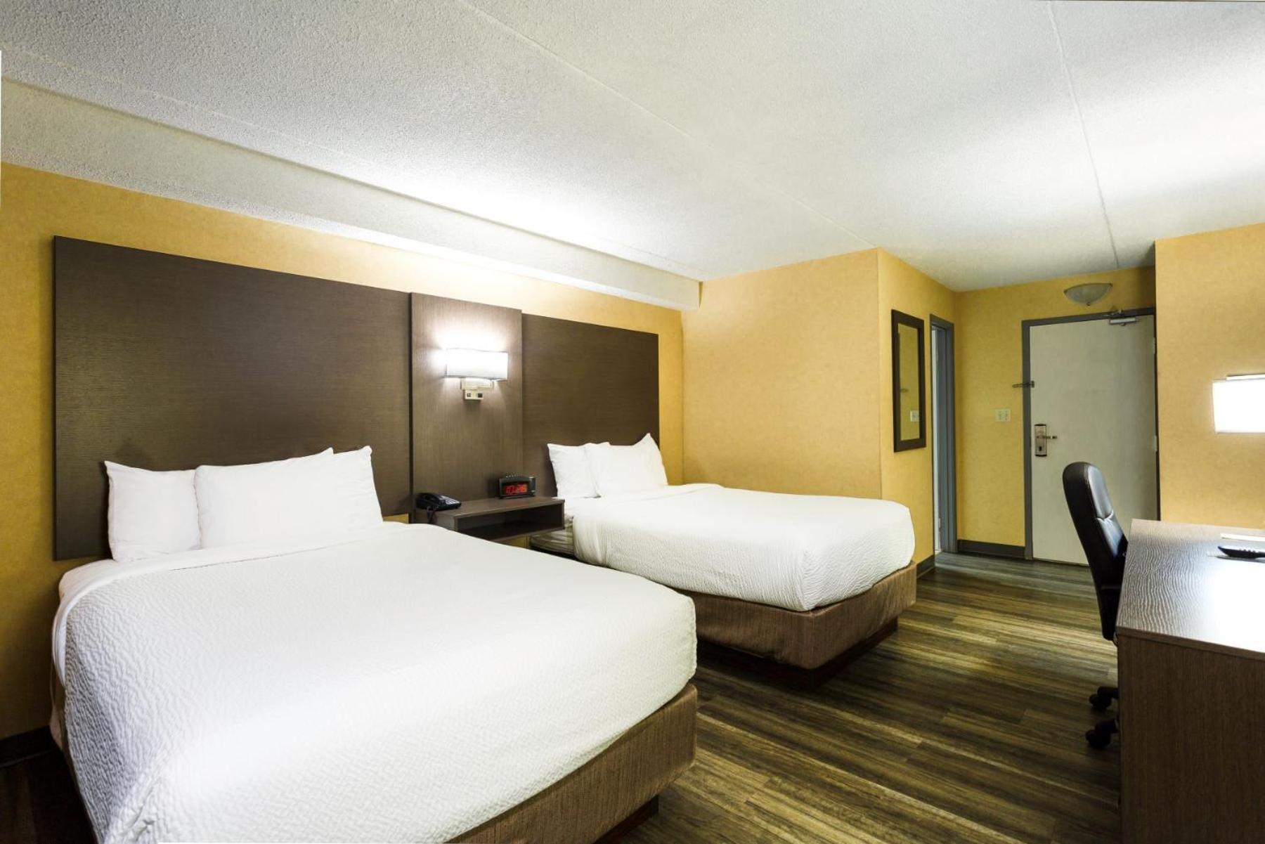 Double Room with Two Double Beds - Non-Smoking photo 2