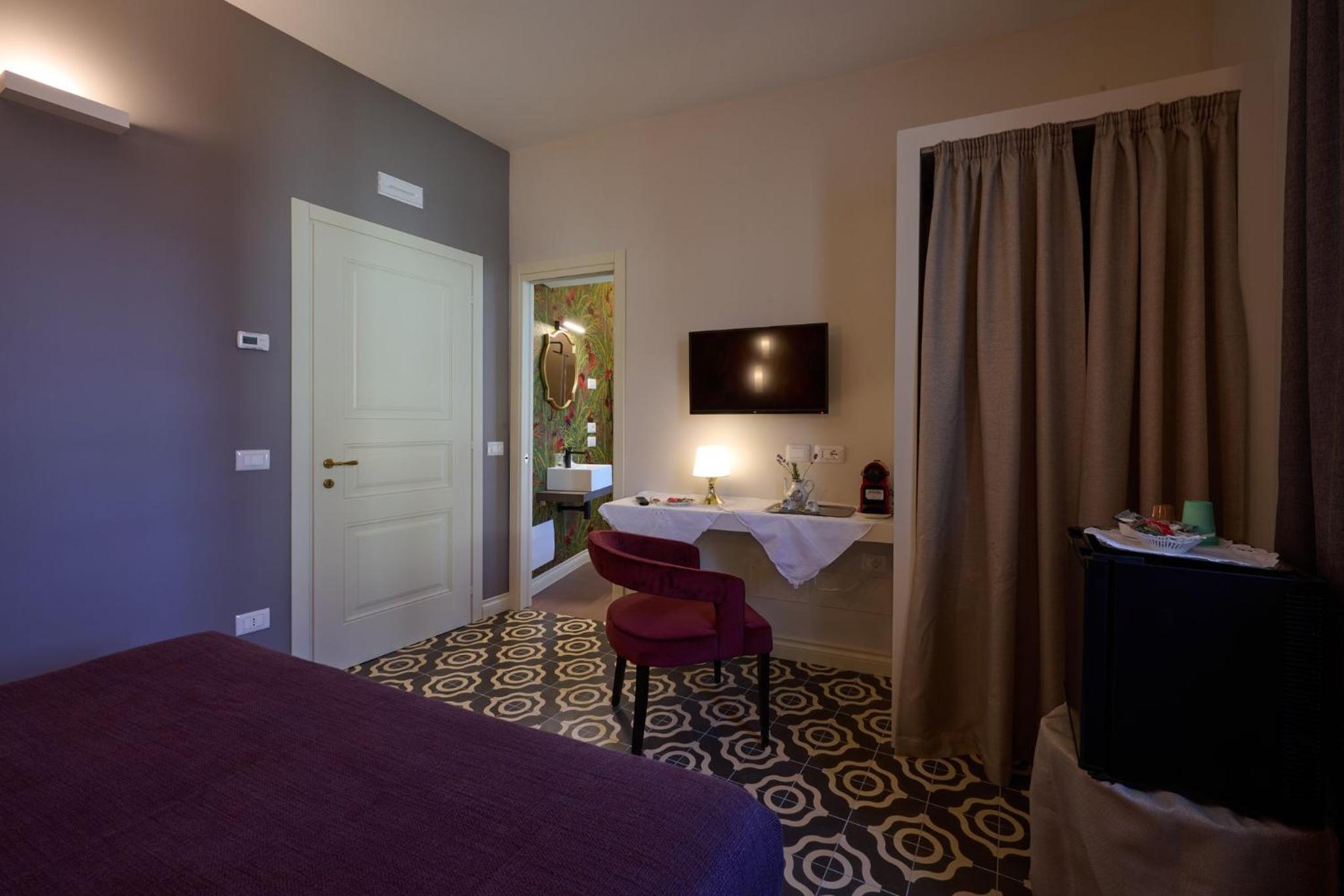 Deluxe Double or Twin Room with Balcony - Photo 15