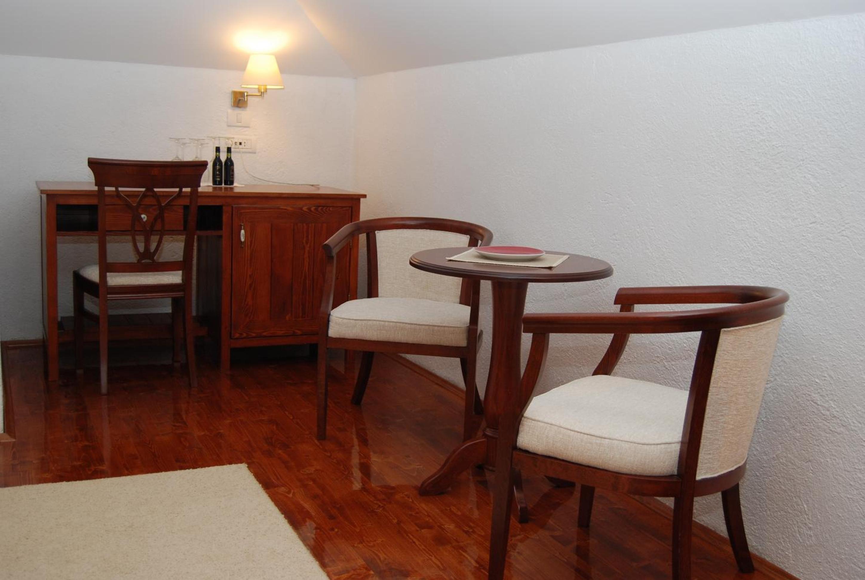 Twin Room with Balcony - Photo 5