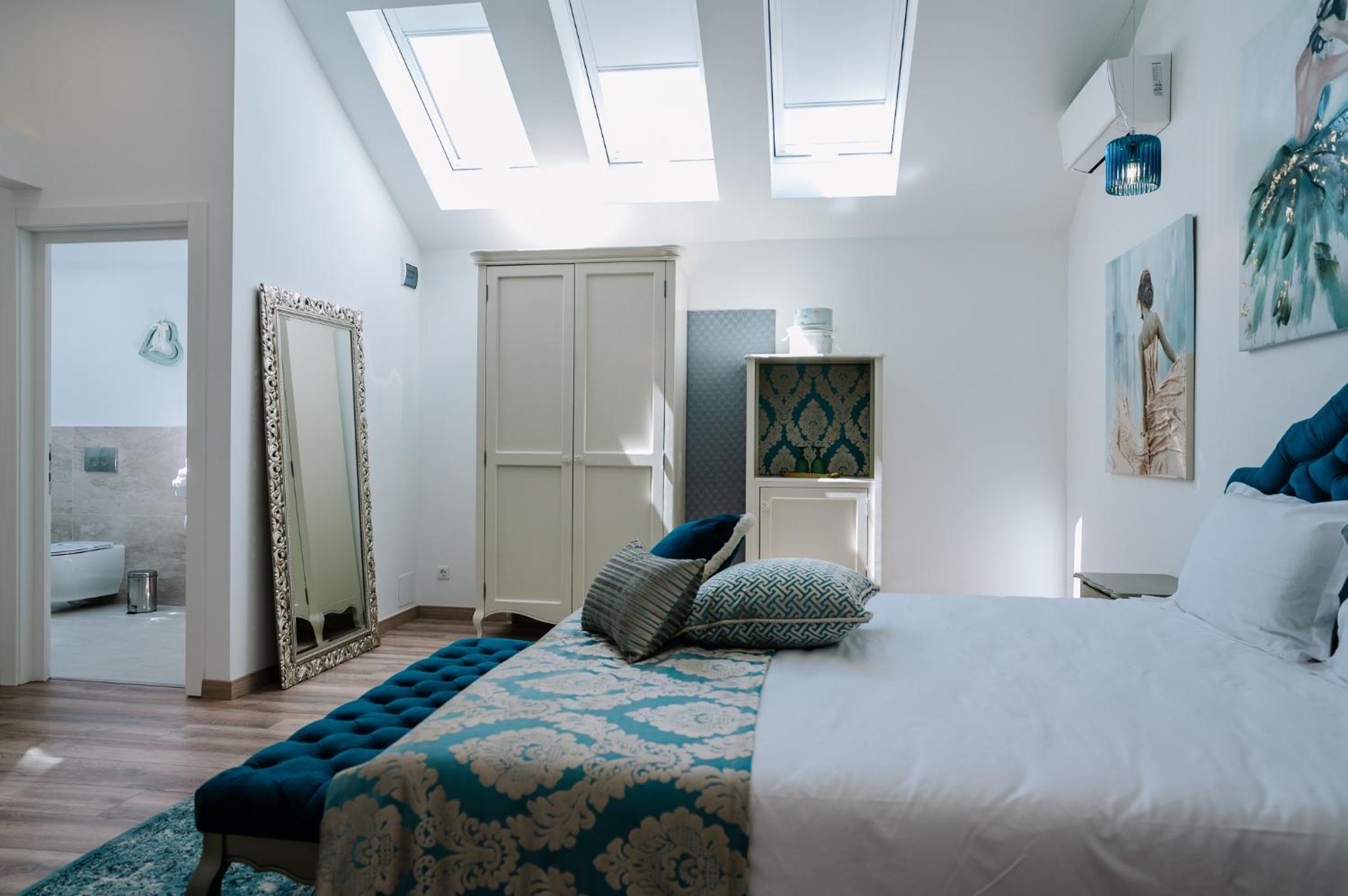 Deluxe Double Room - Photo 16