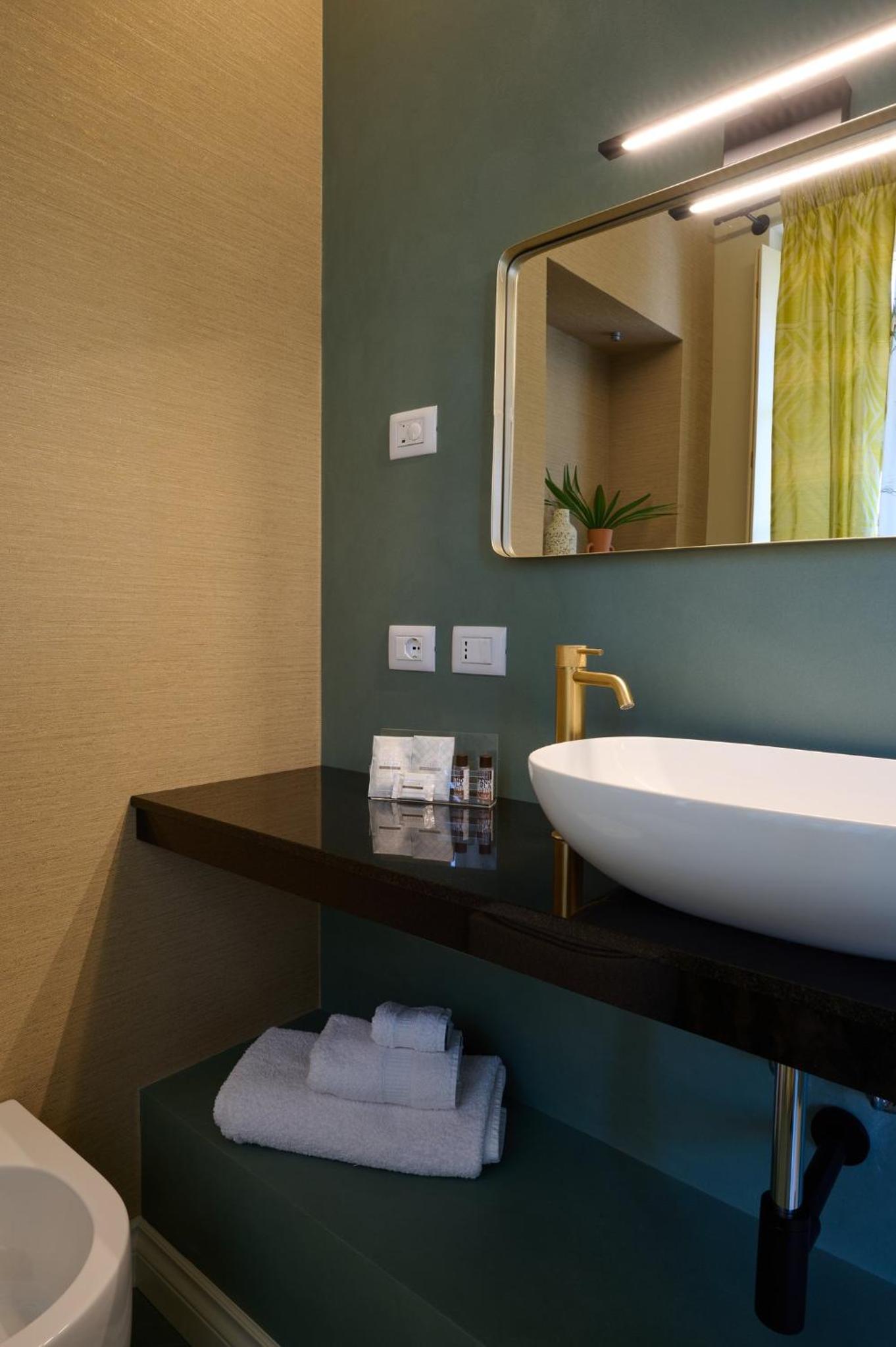 Large Double Room - Photo 16