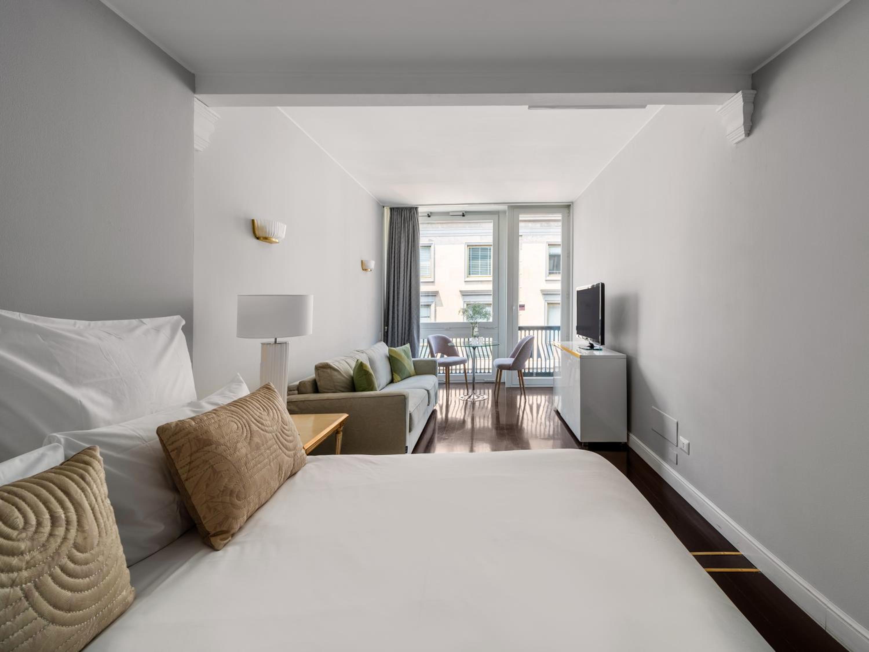 Extra Large Studio with Kitchenette and Sofa Bed