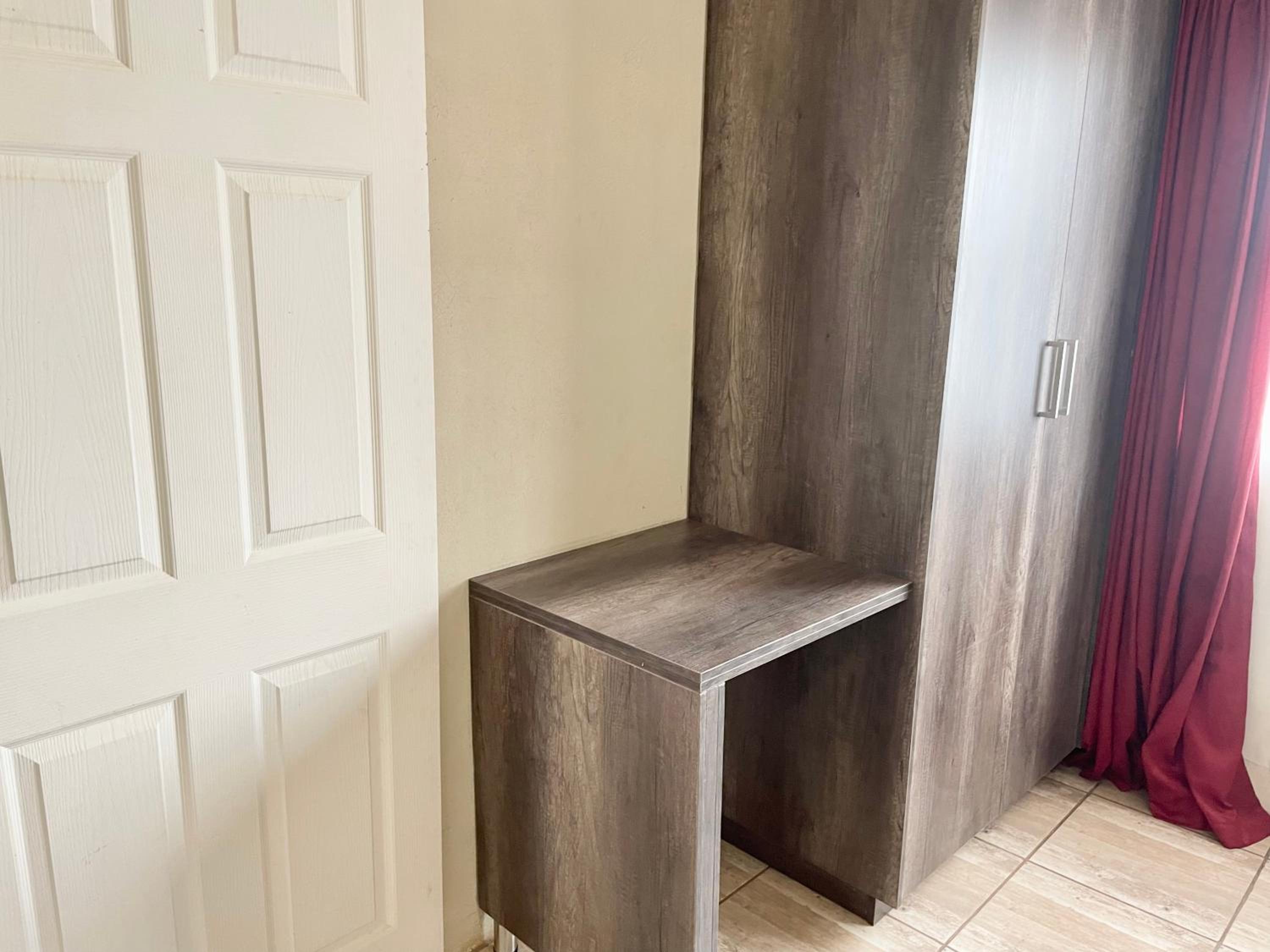 Deluxe Queen Room - Photo 18