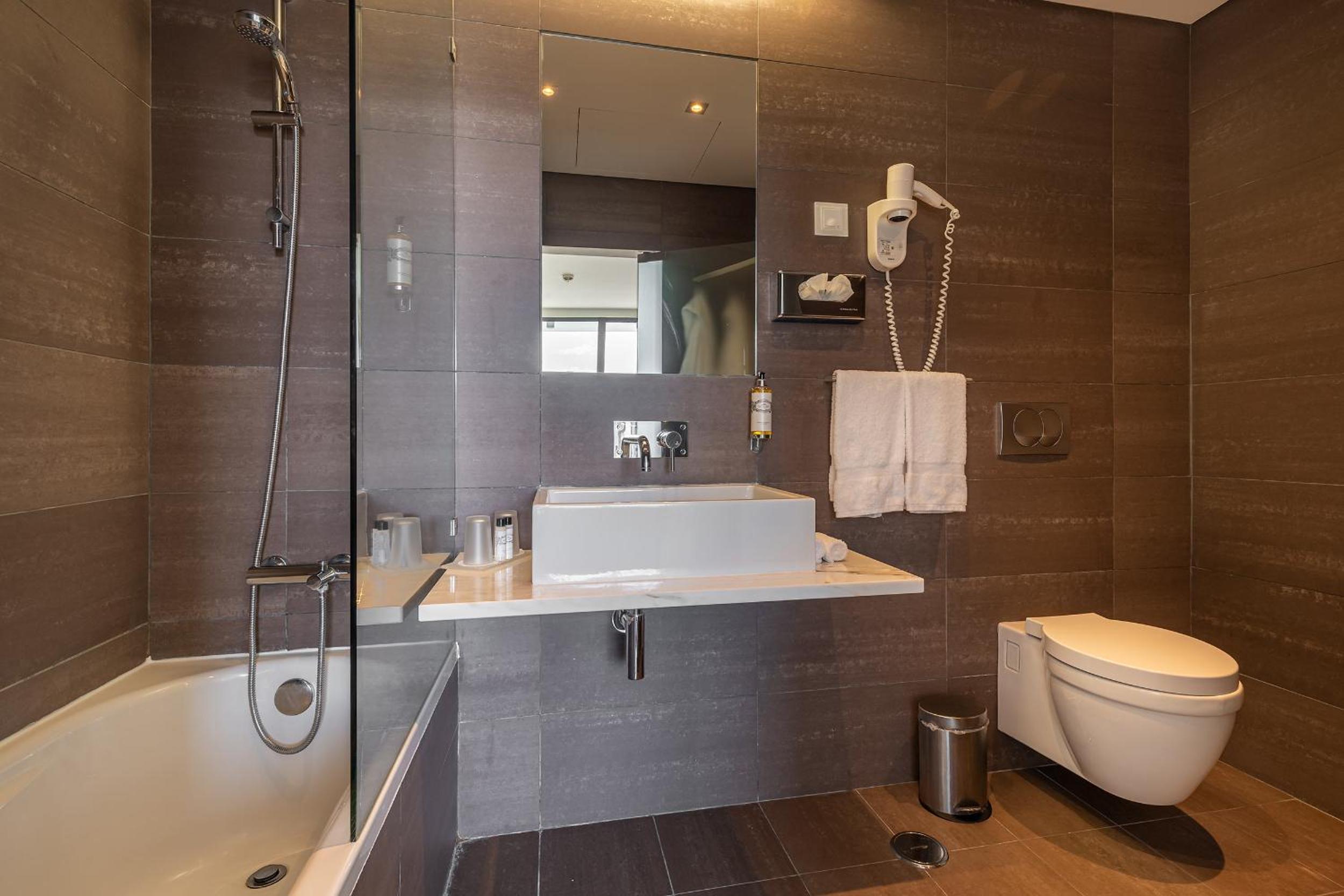 Suite with Terrace - Photo 9