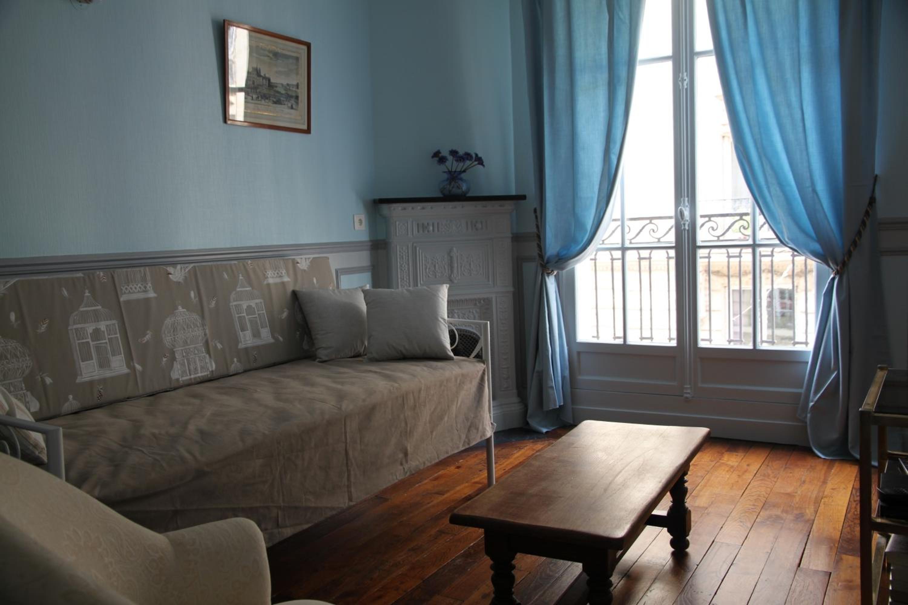 Apartment with Balcony photo 2