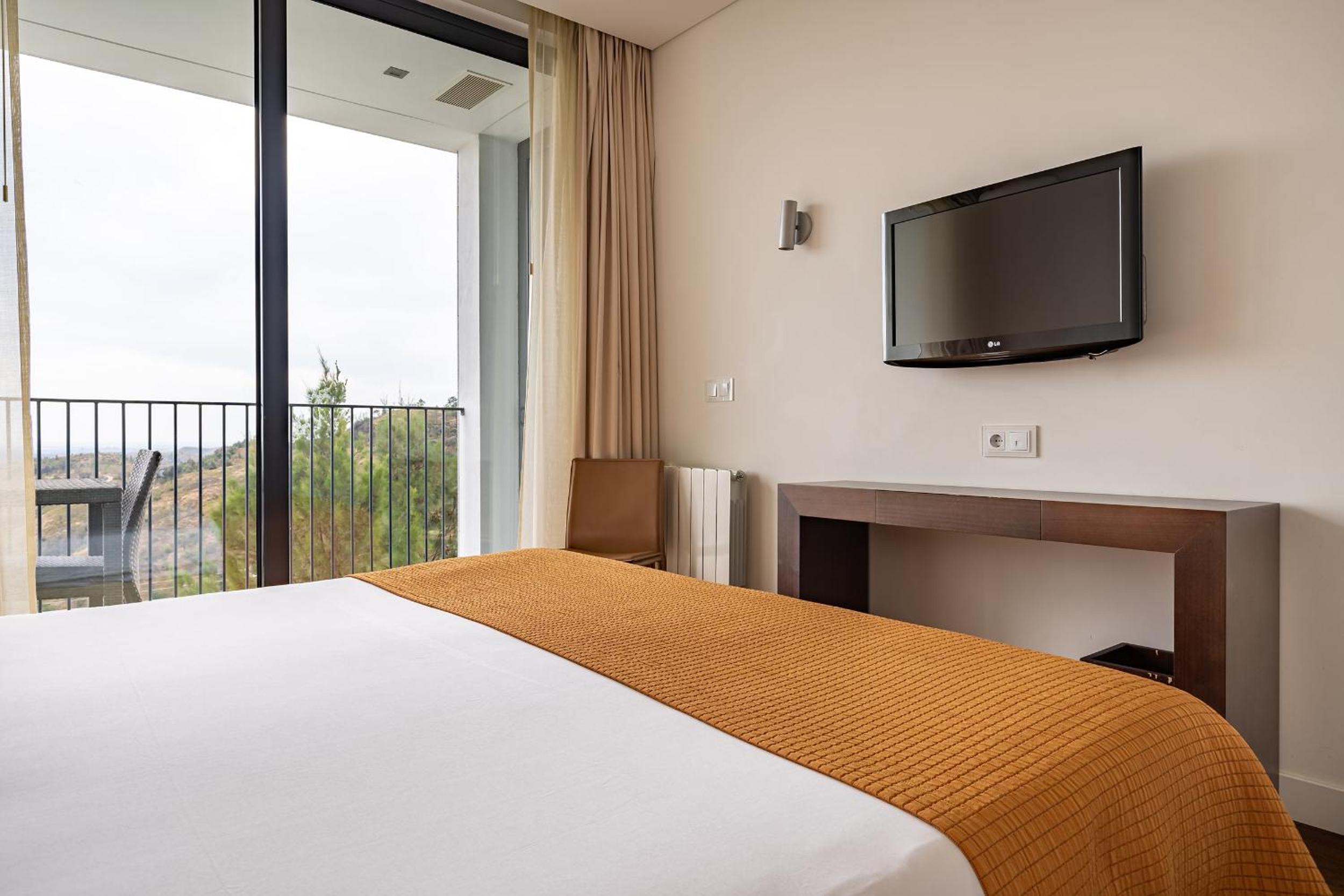 Suite with Balcony and Mountain View - Photo 6