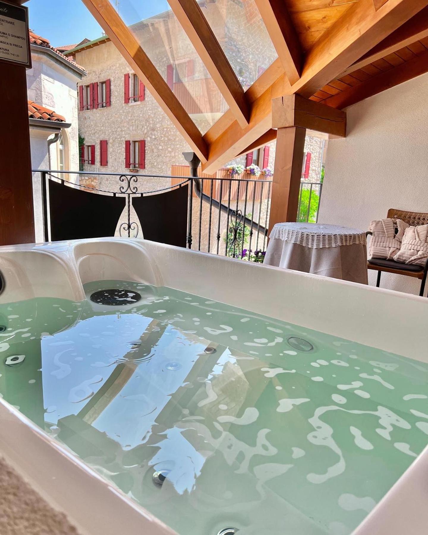 Double Room with Spa Bath photo 3
