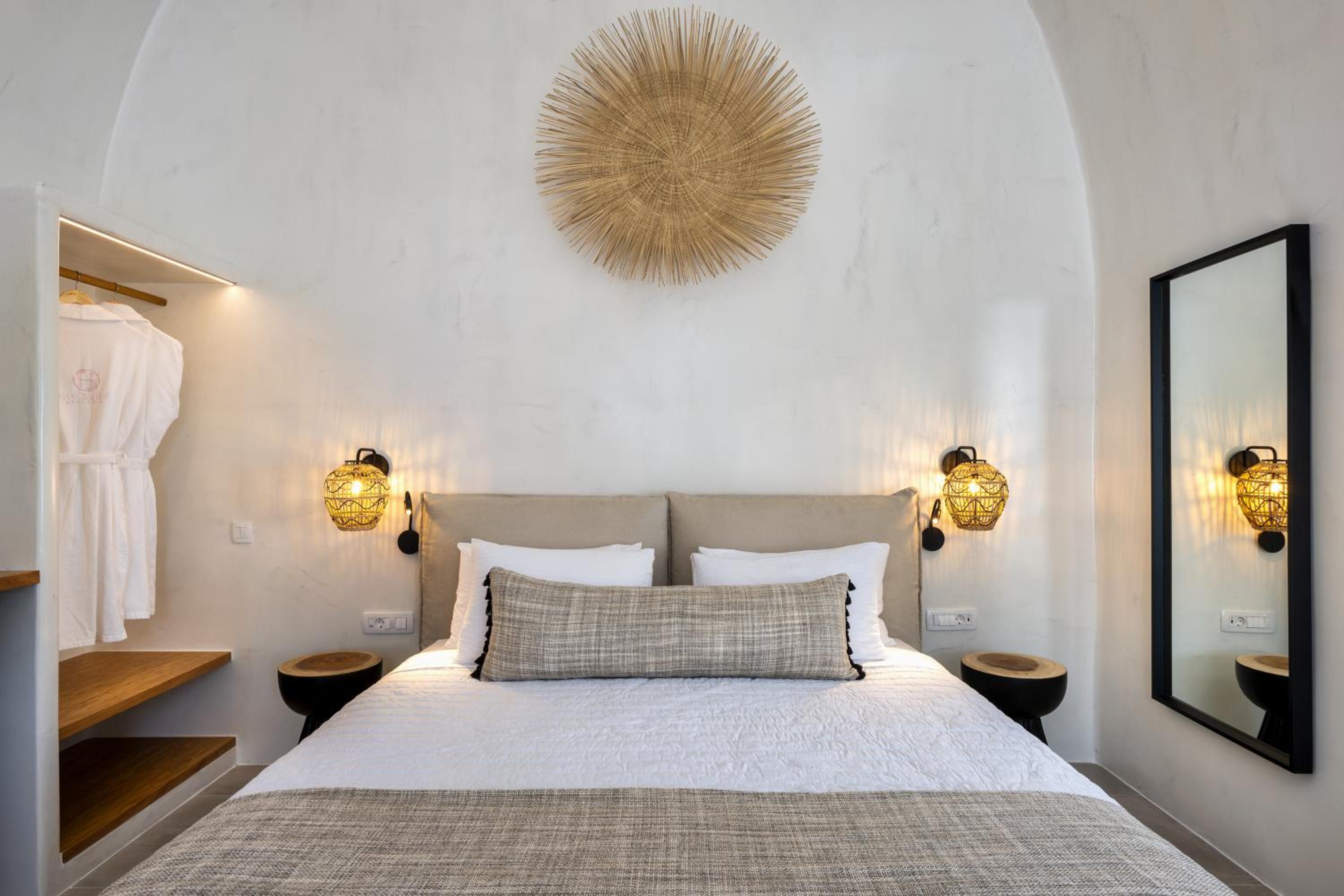 Deluxe King Room - Photo 1