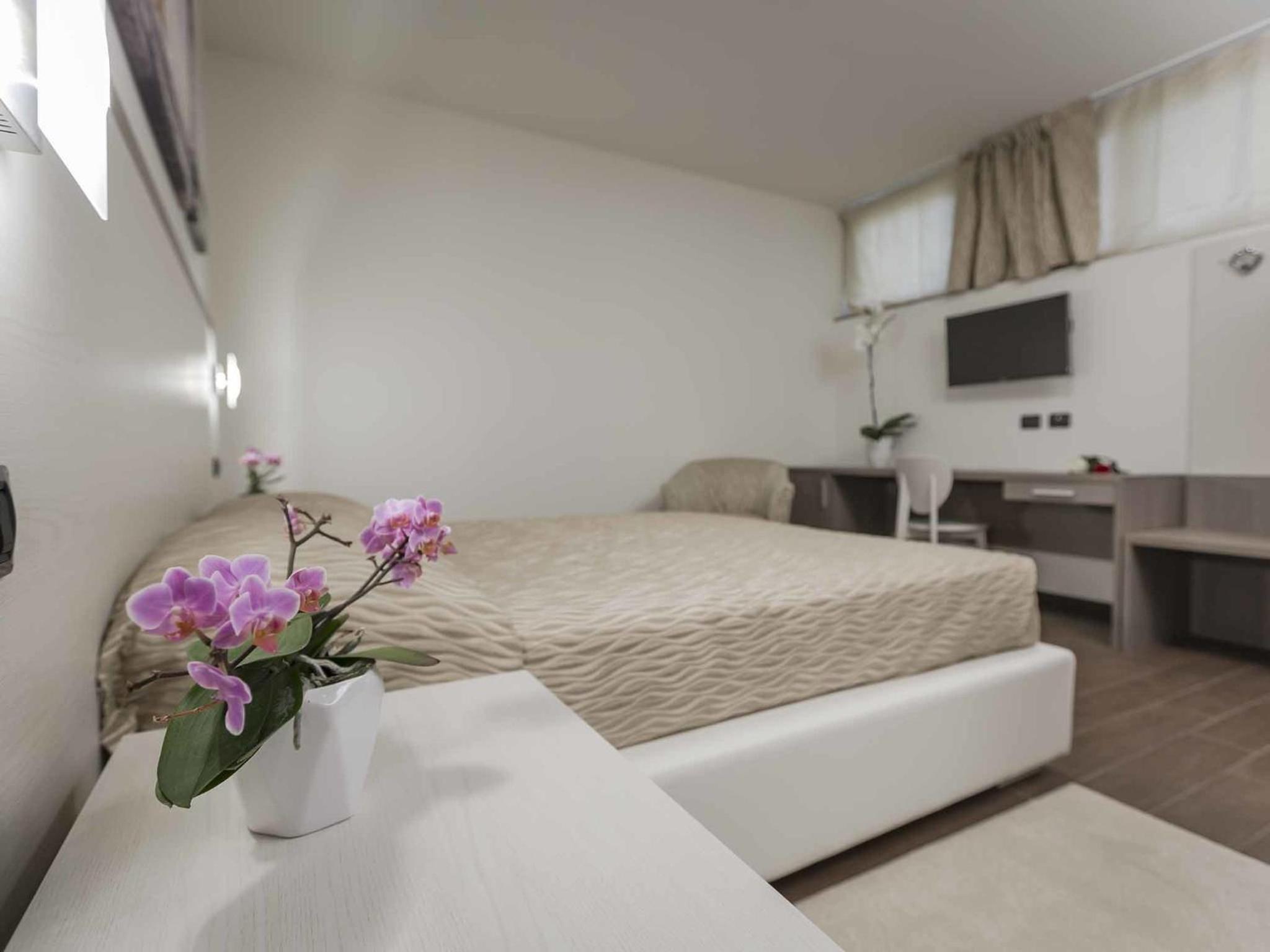 Double Room with Spa Bath photo 1