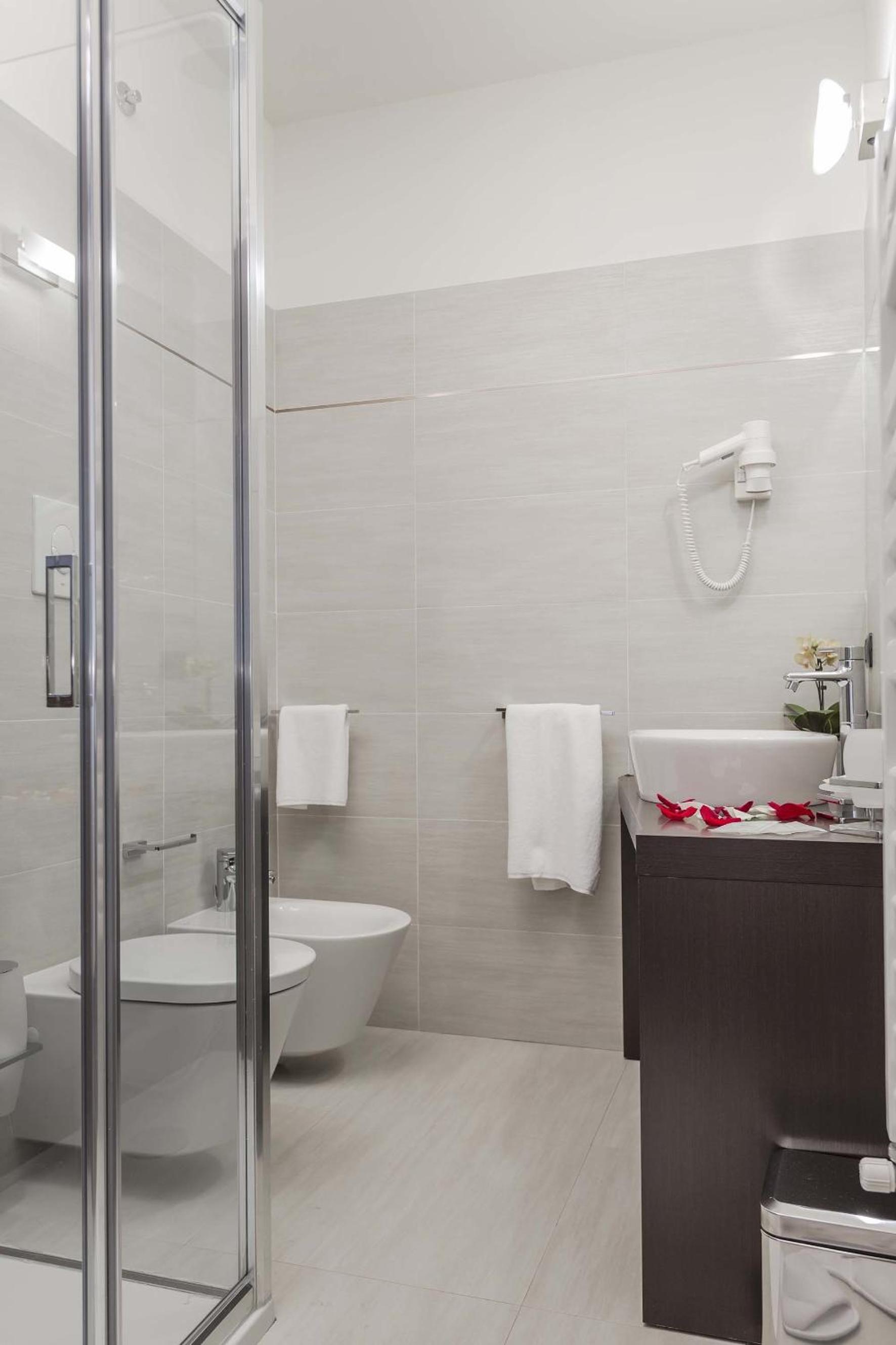 Double or Twin Room photo 3