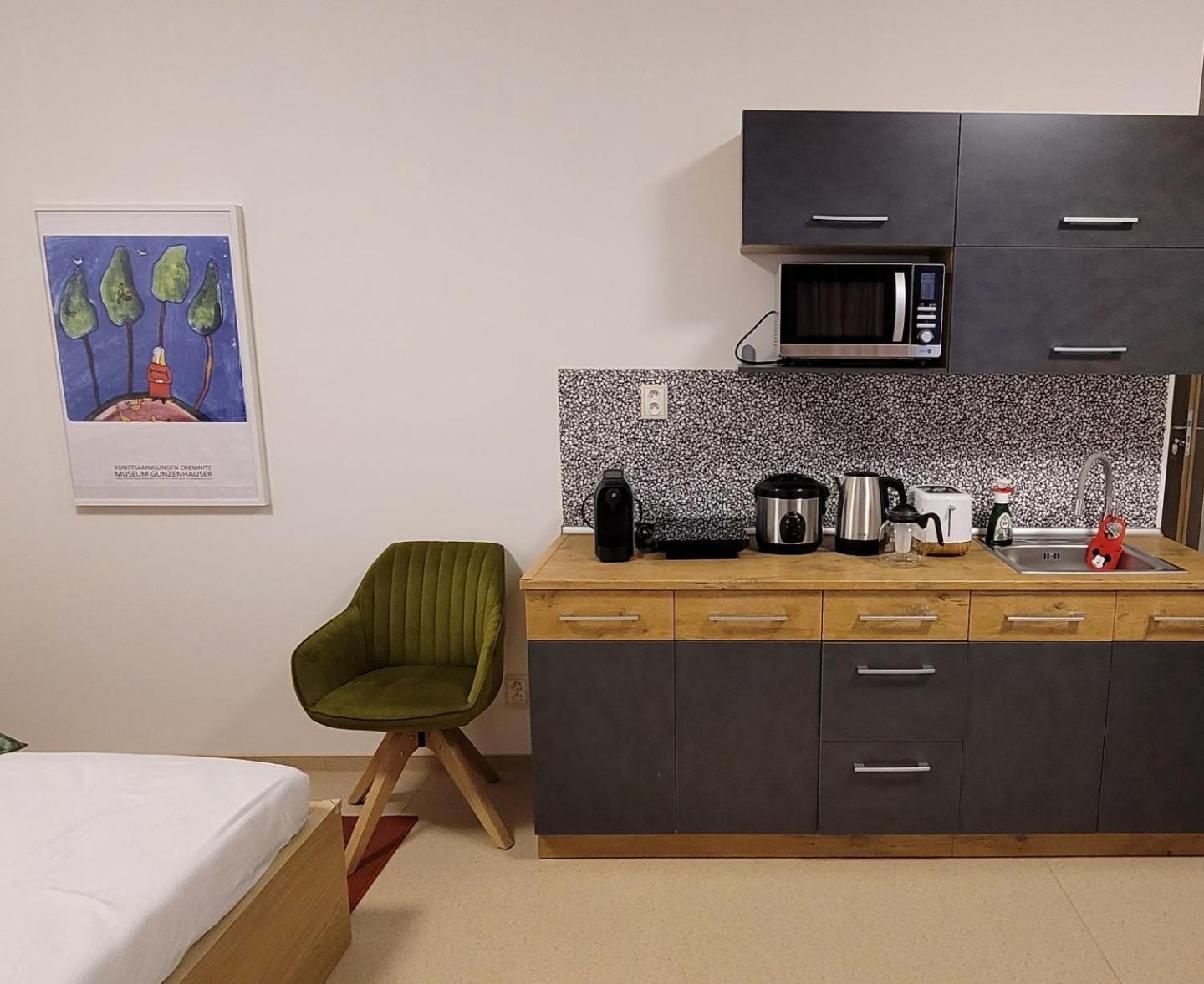 Large Twin Room - Photo 4