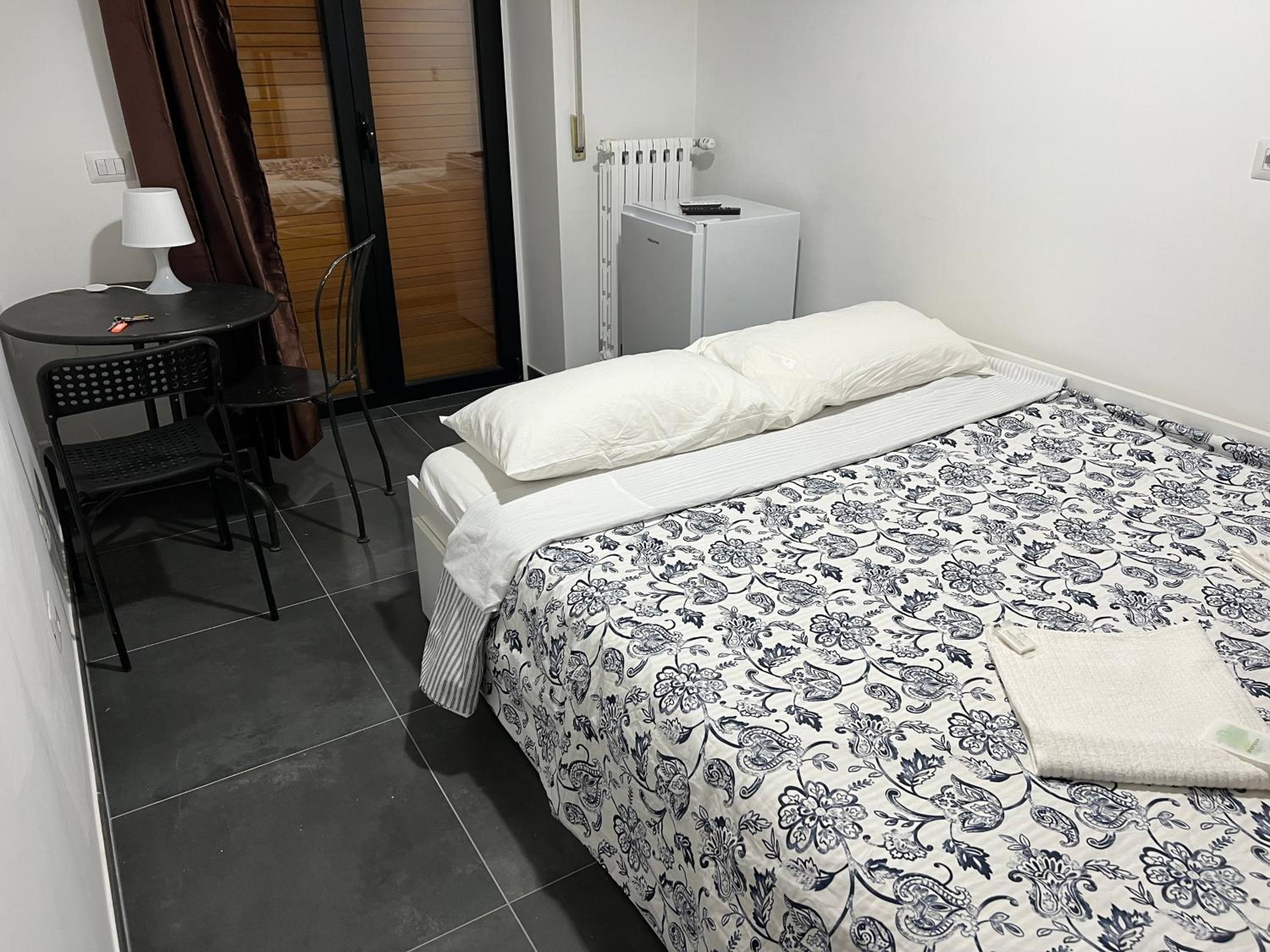 Single Room with Shared Bathroom