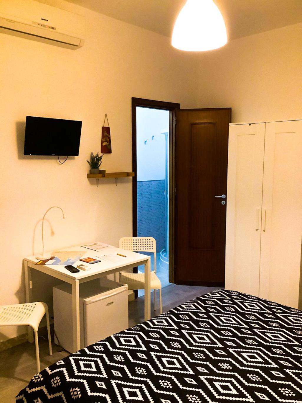 Double Room with Private Bathroom photo 2