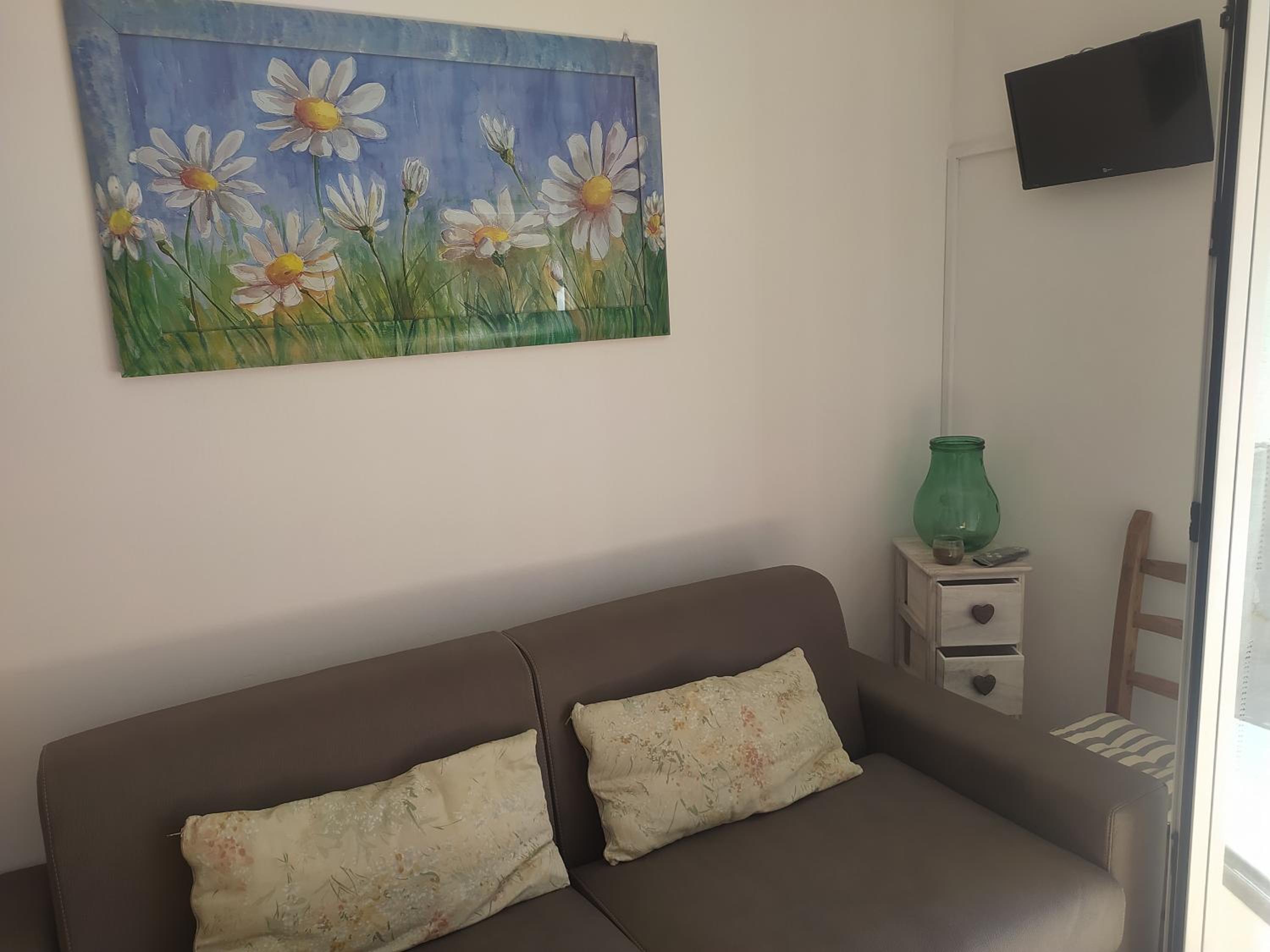 One-Bedroom Apartment - Photo 1