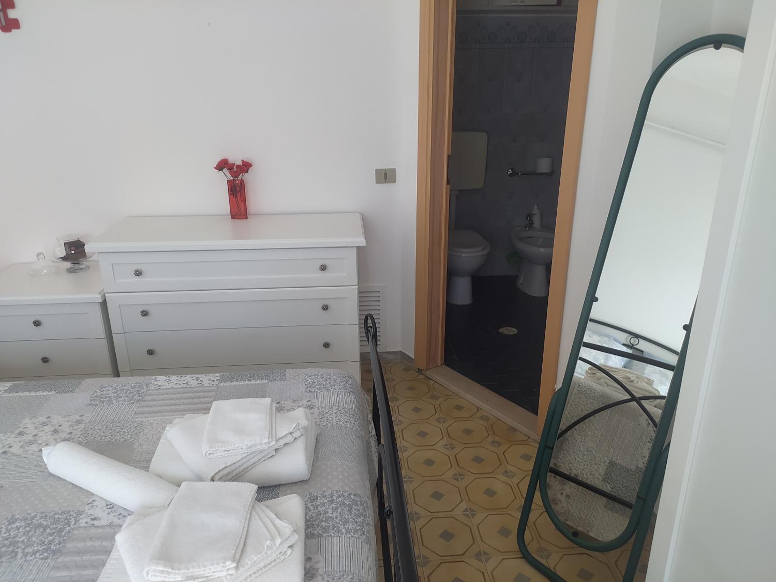 One-Bedroom Apartment - Photo 36
