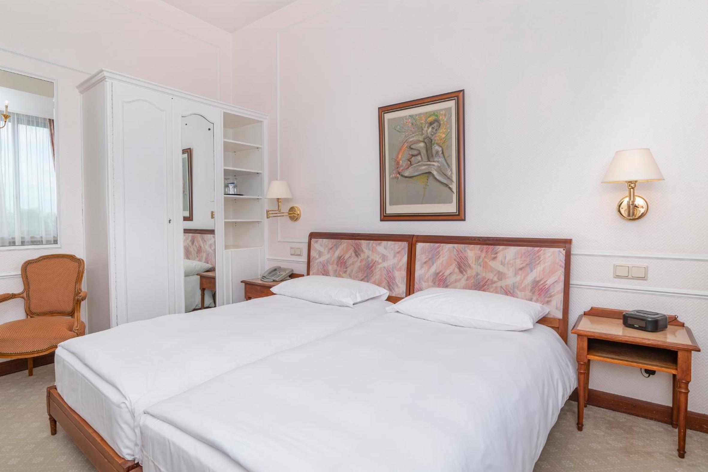 Standard Double or Twin Room - Photo 5