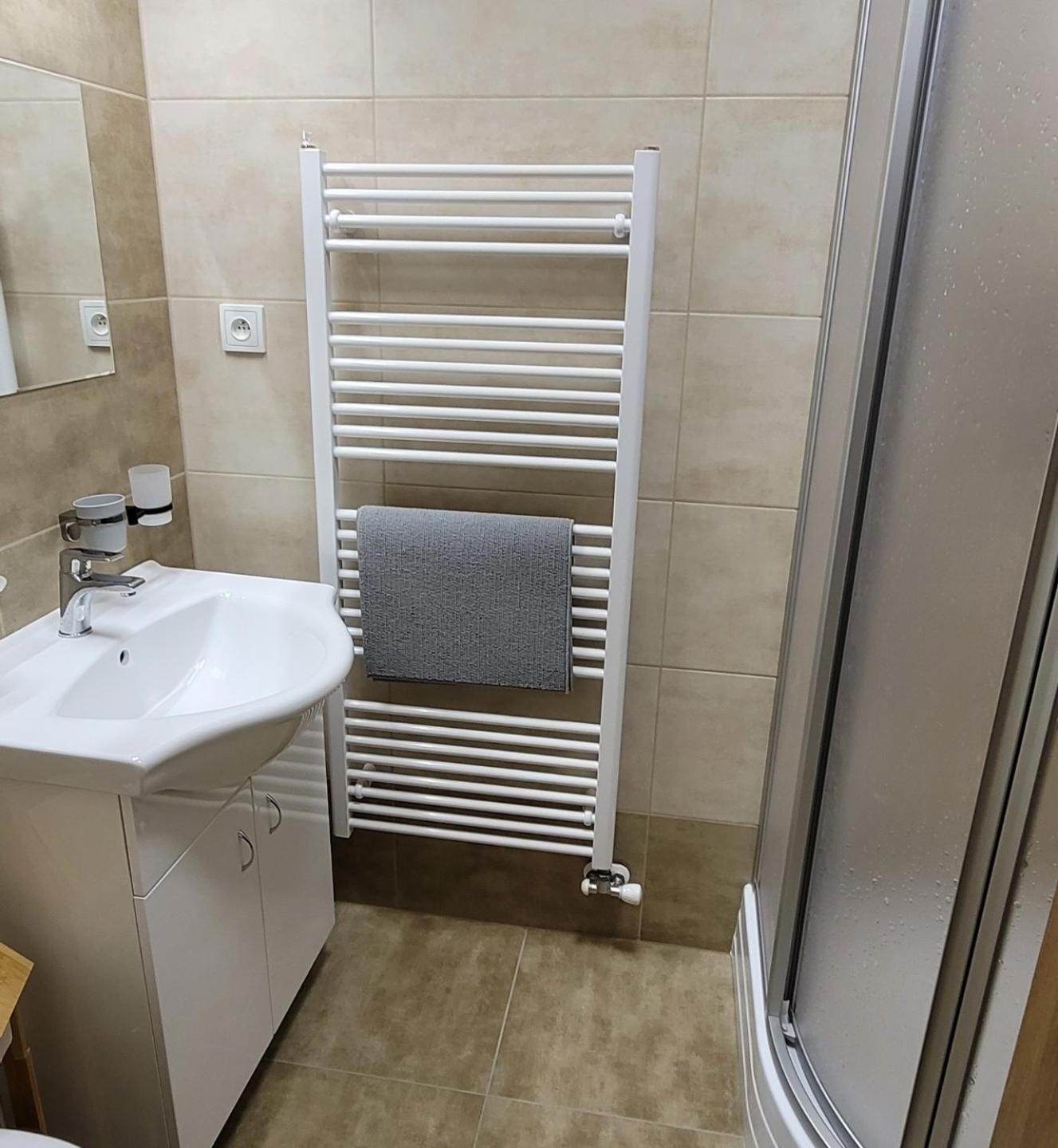 Budget Double Room - Photo 2