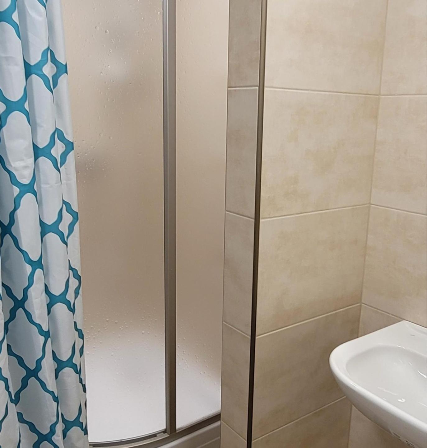 Single Room with Shared Shower and Toilet photo 2