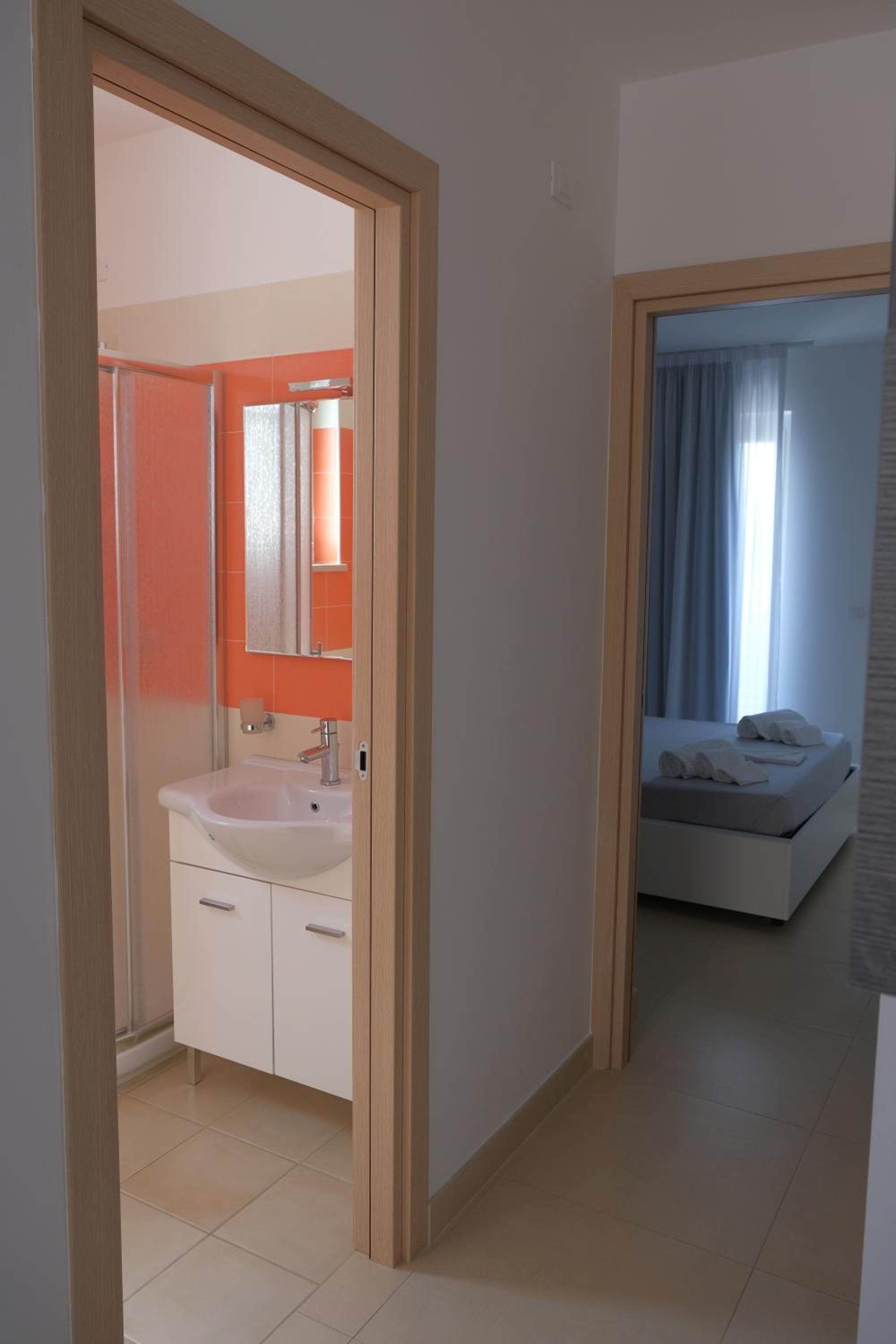 Apartment with Balcony - Photo 4