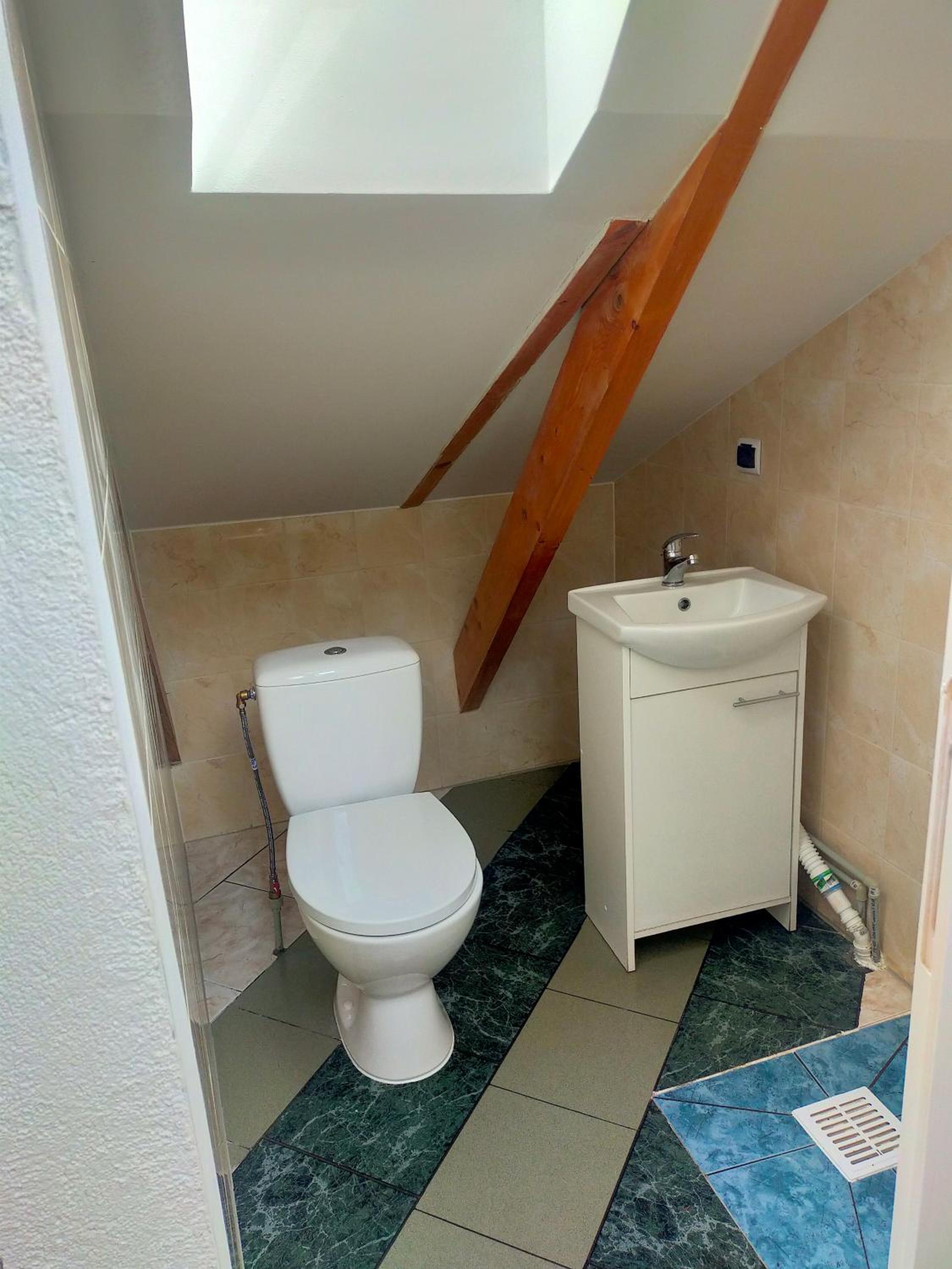 Family Room with Private Bathroom - Photo 2