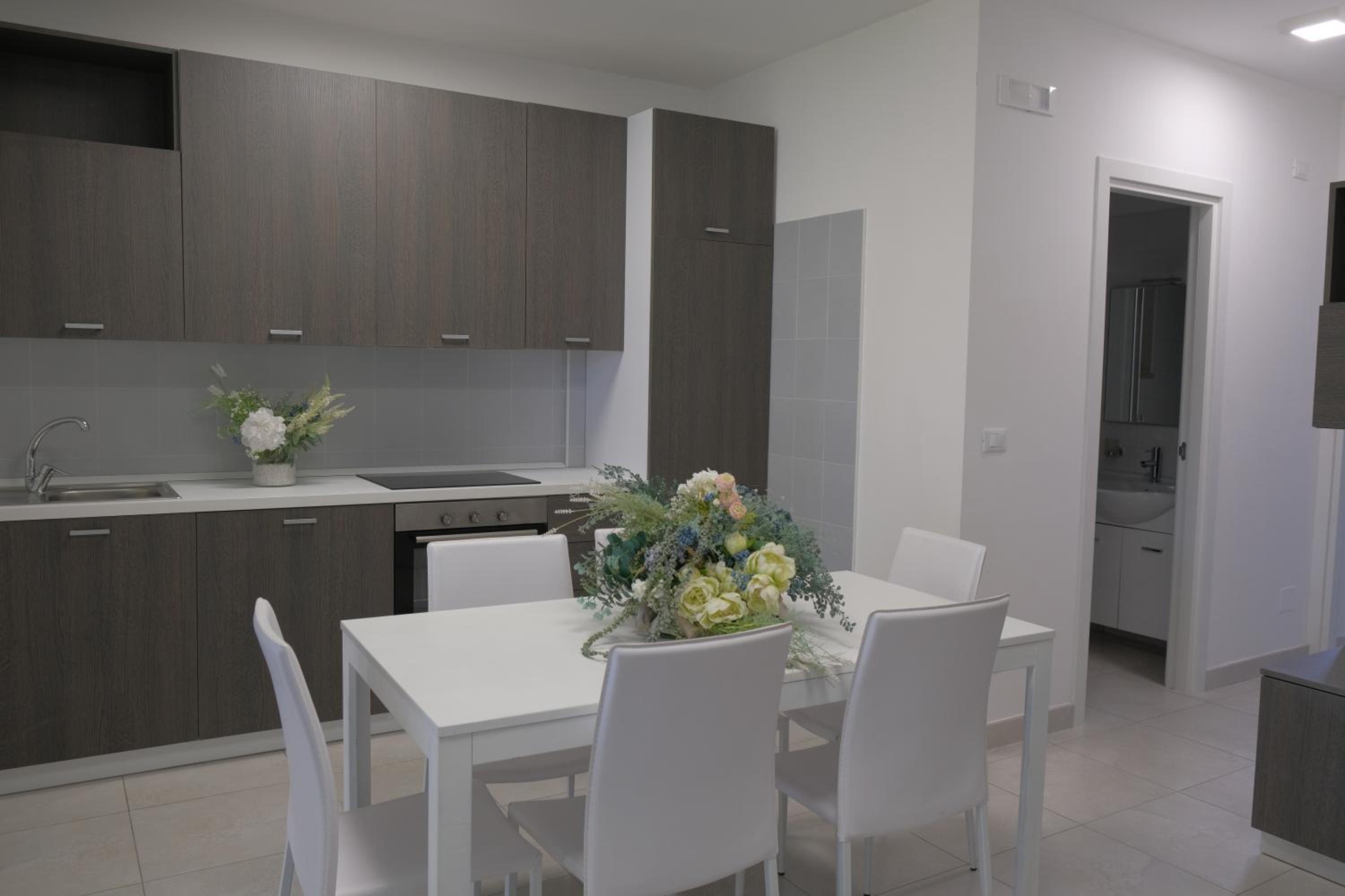 Apartment with Balcony - Photo 3