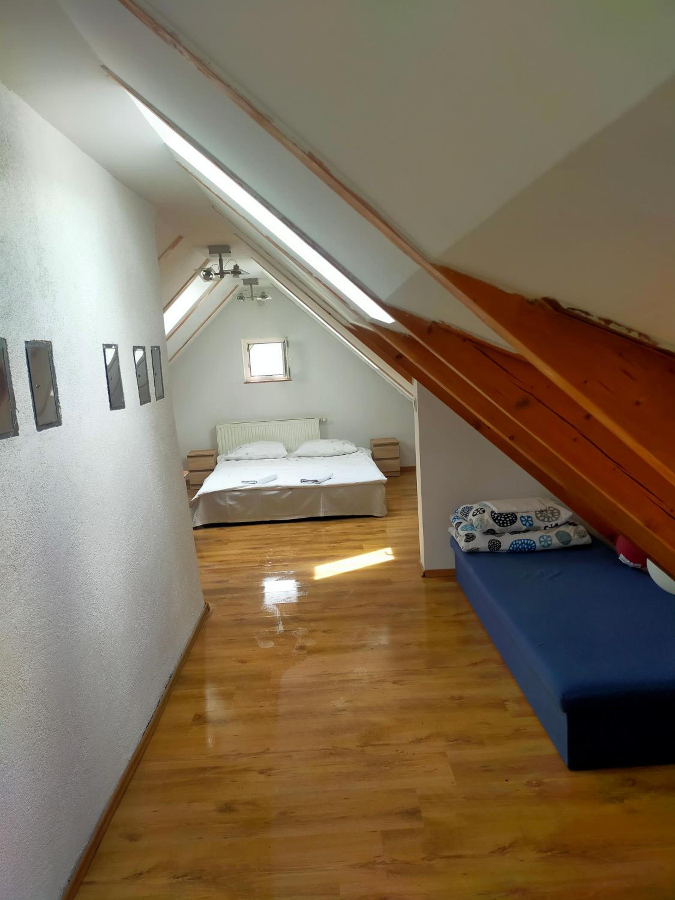 Family Room with Private Bathroom - Photo 3