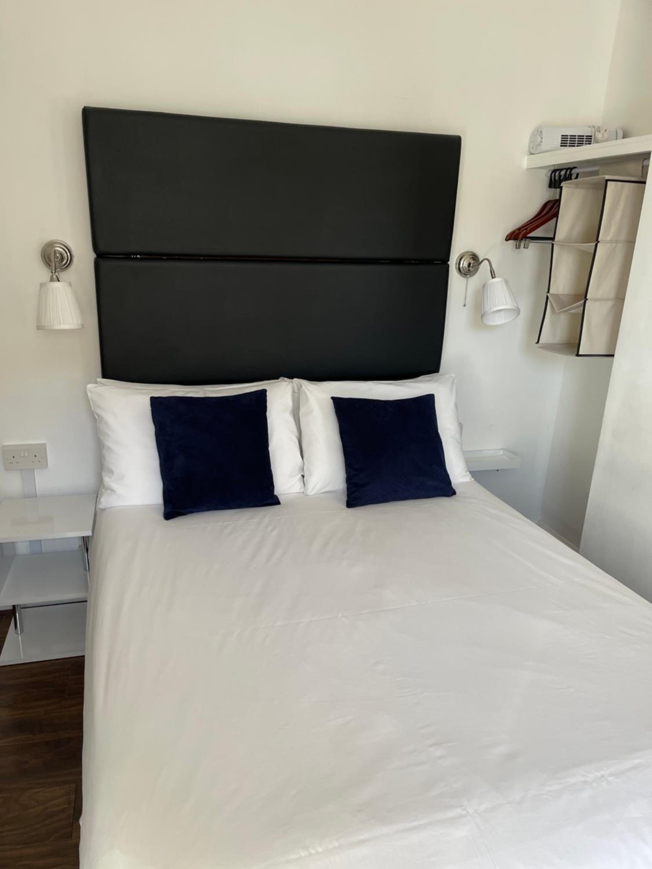 Standard Double Room - Photo 7