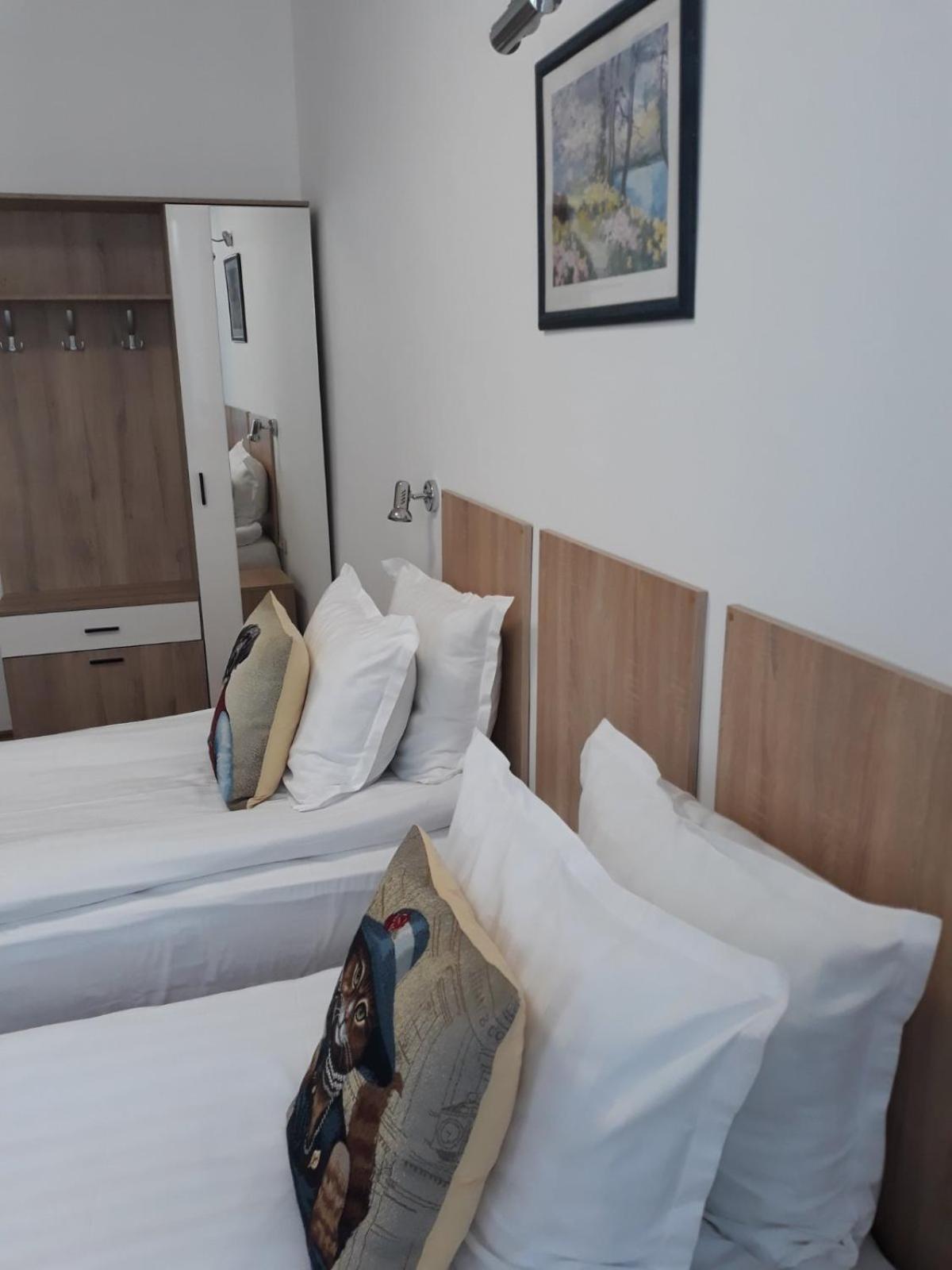 Twin Room - Photo 22