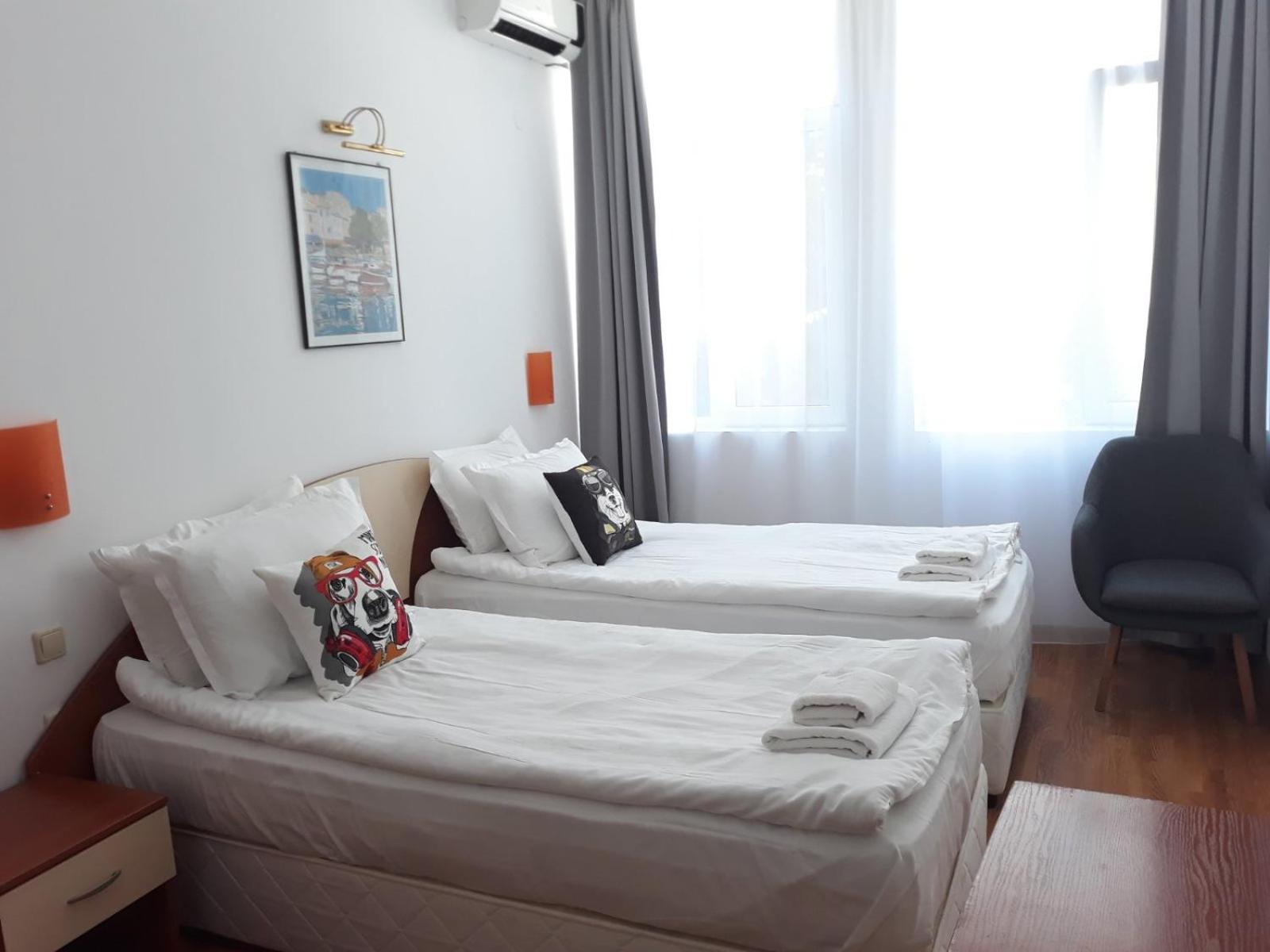 Twin Room - Photo 21