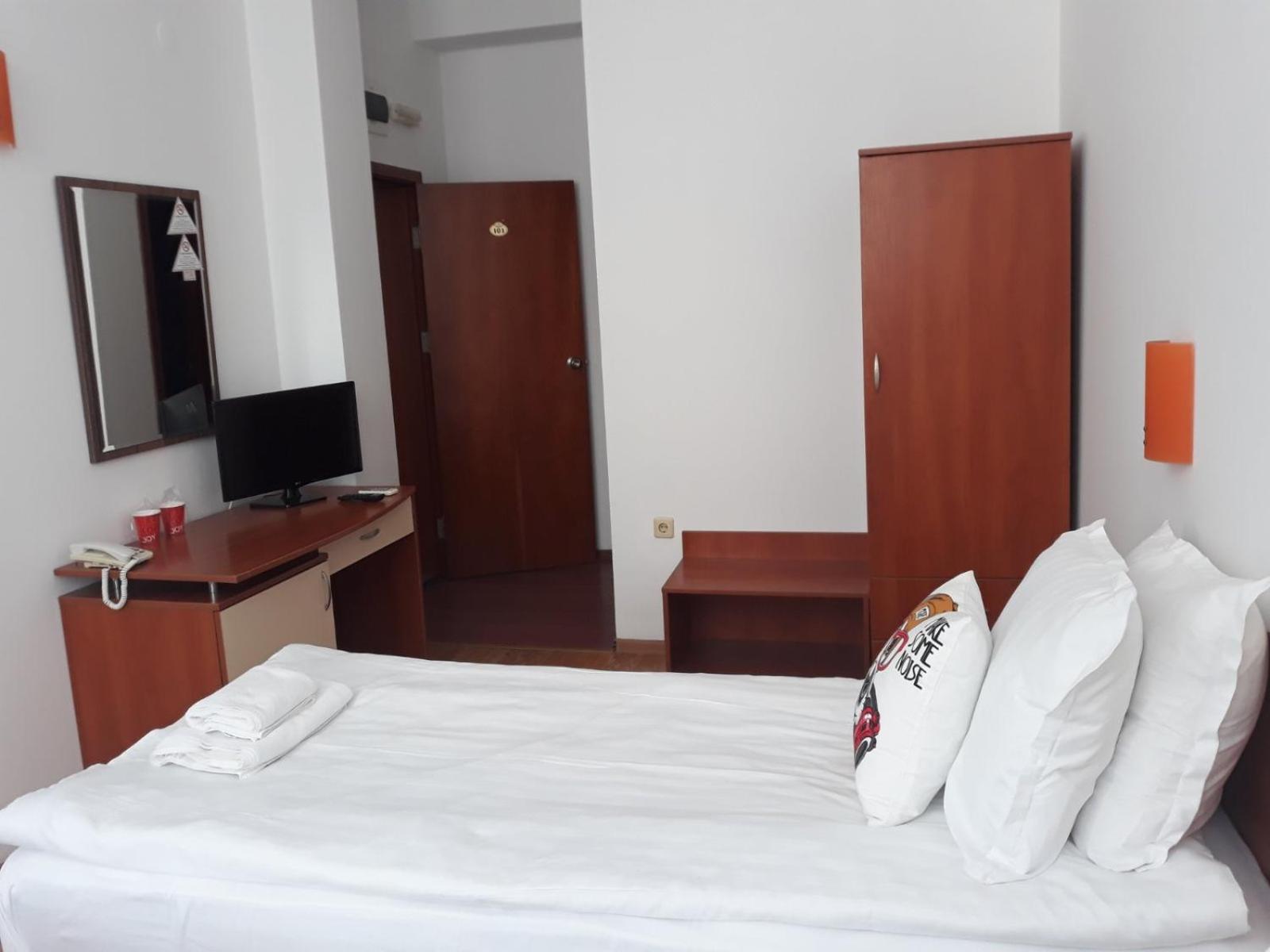 Twin Room - Photo 4