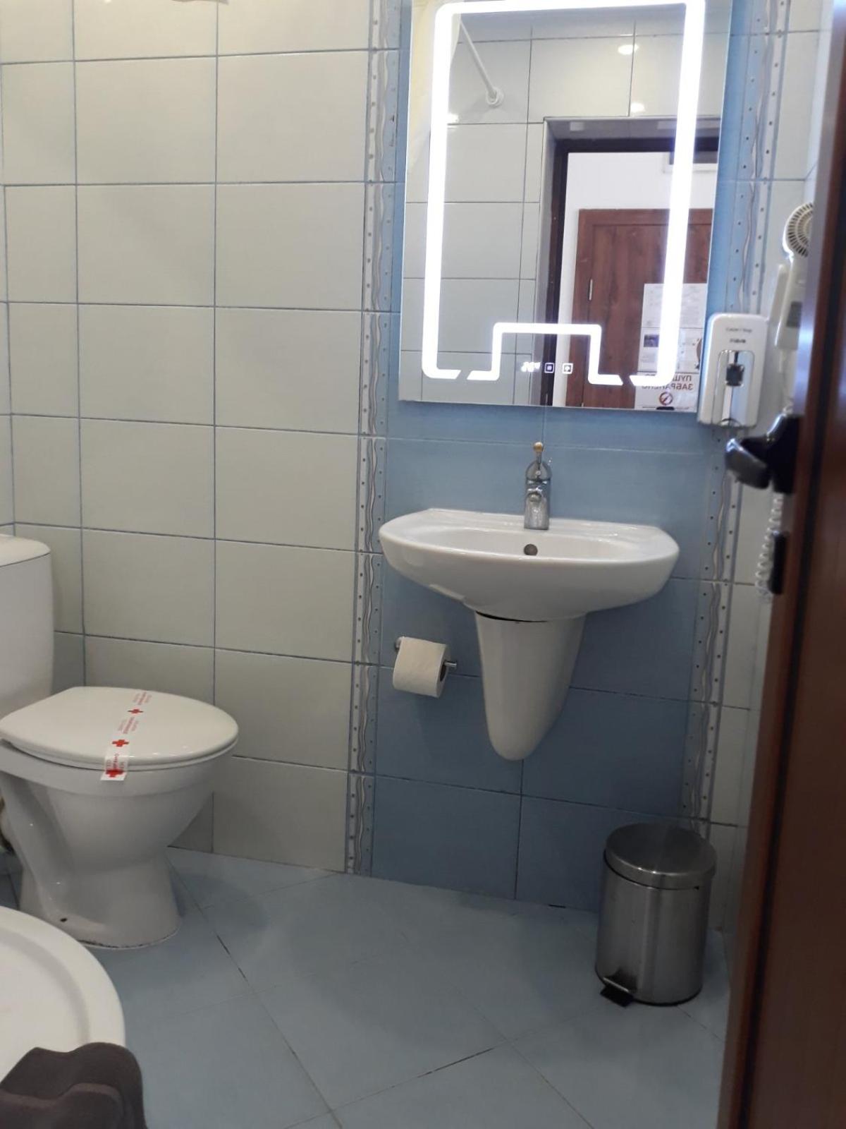 Twin Room - Photo 19