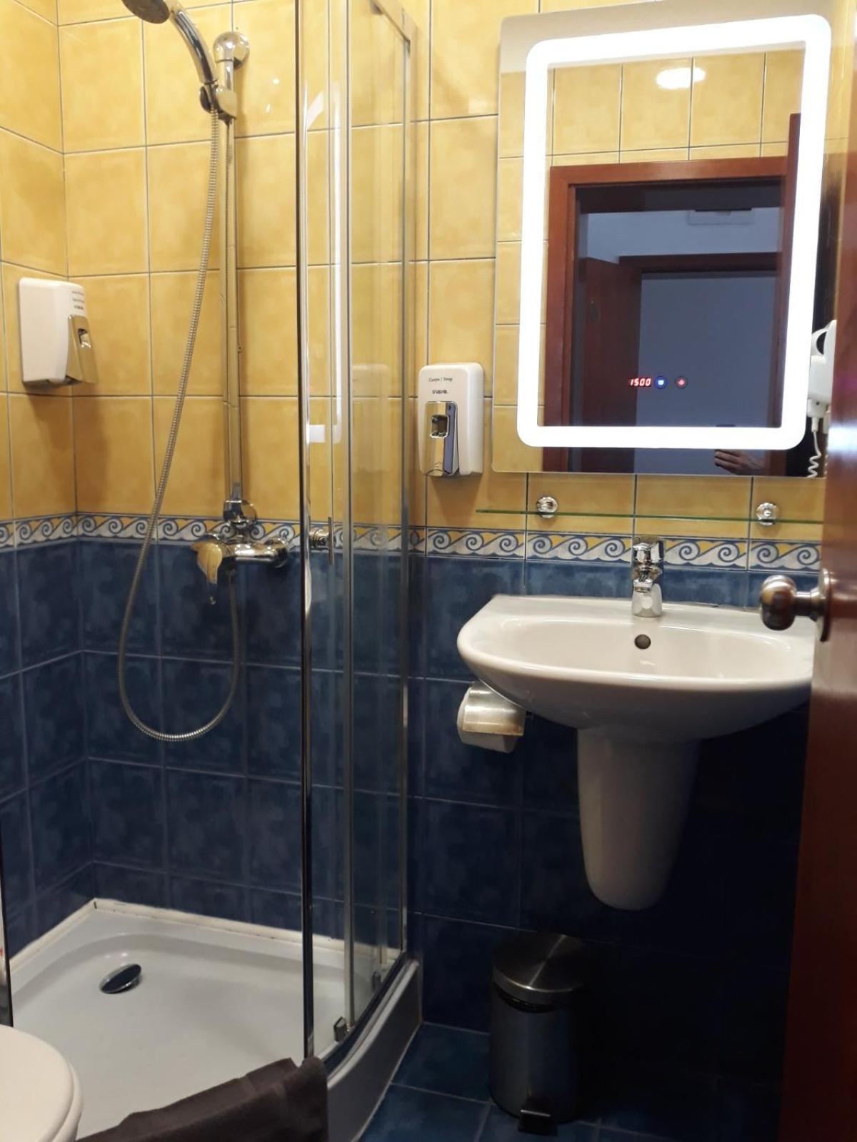 Twin Room - Photo 5