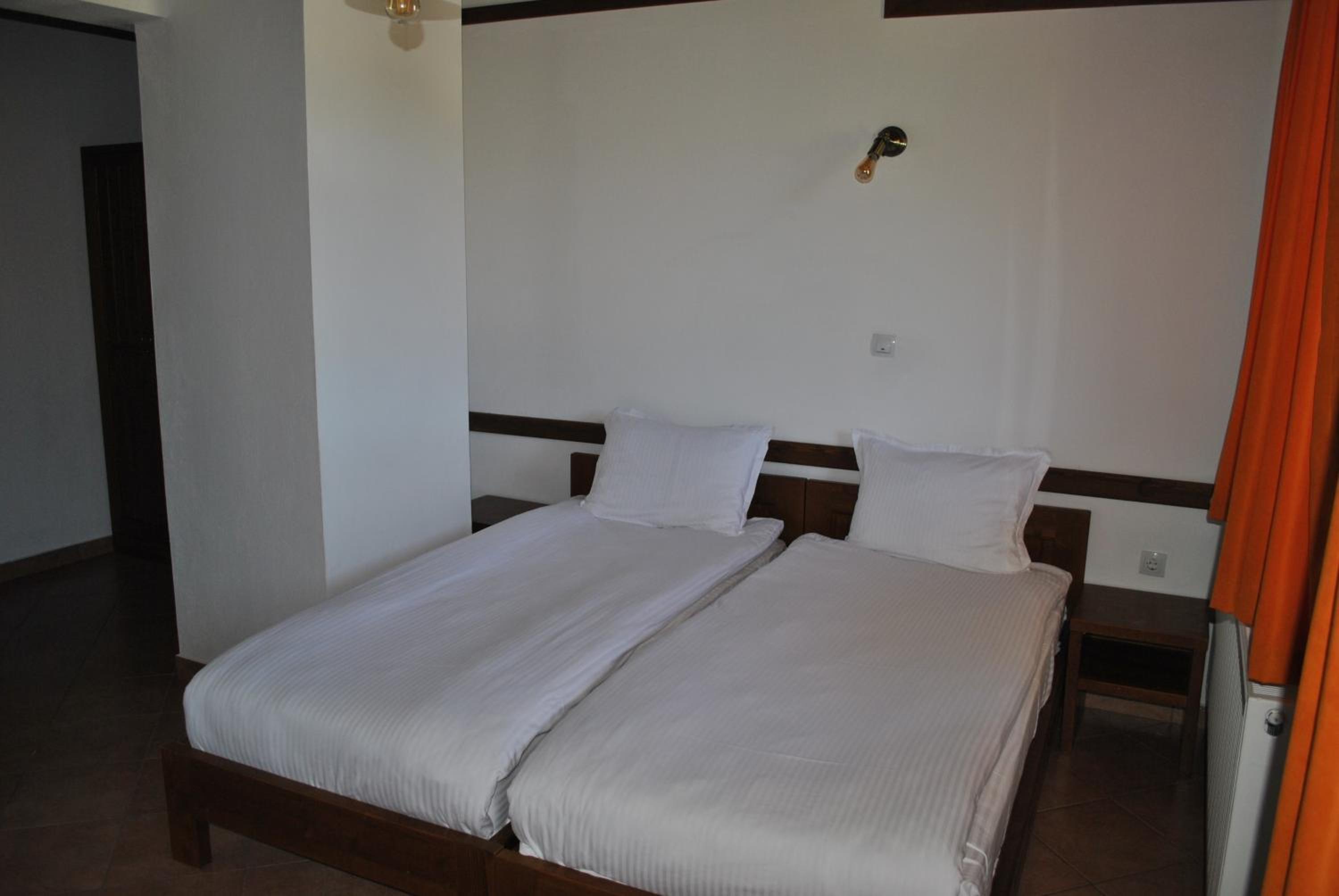 Double Room with Balcony - Photo 1