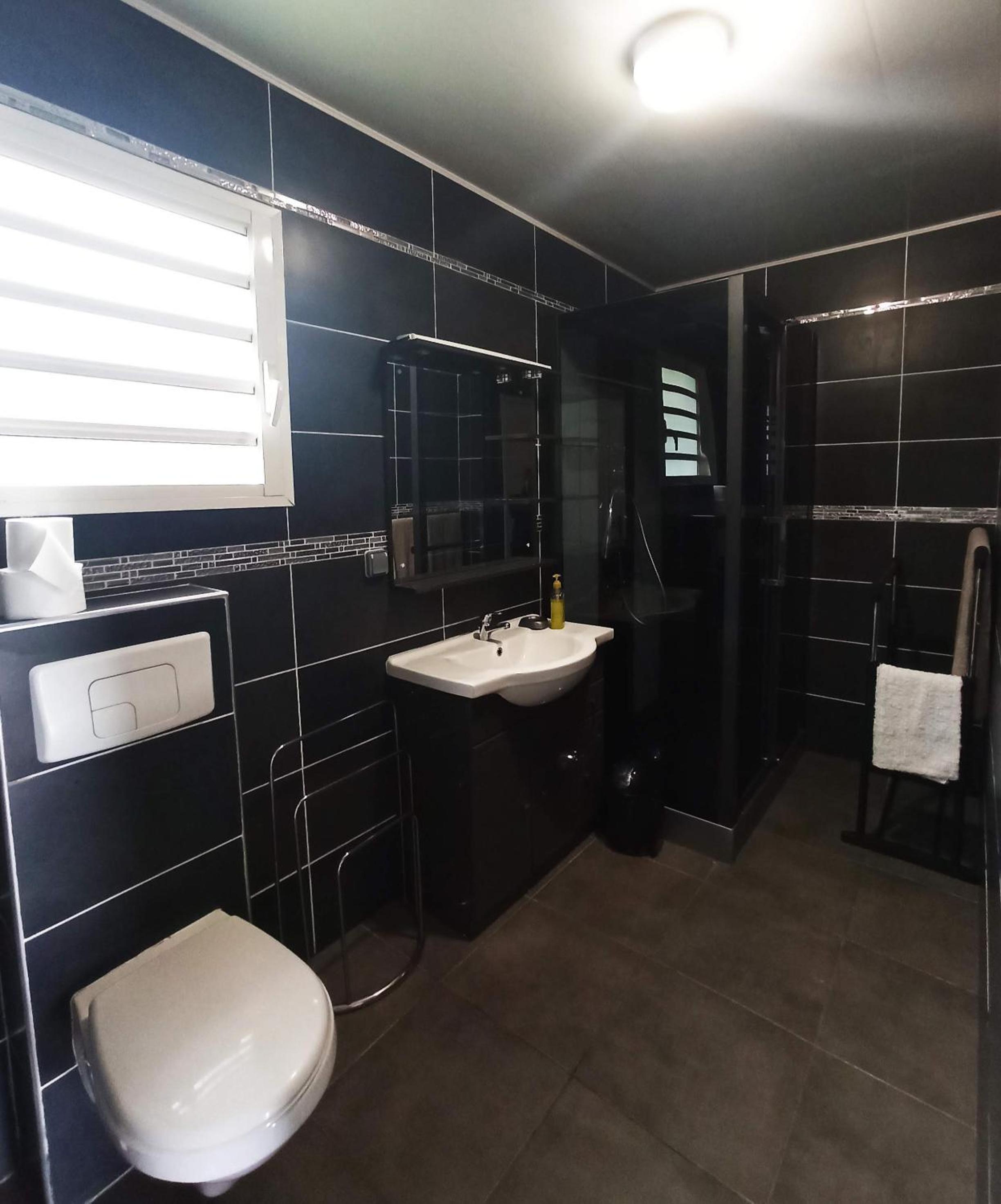 Two-Bedroom House - Photo 8