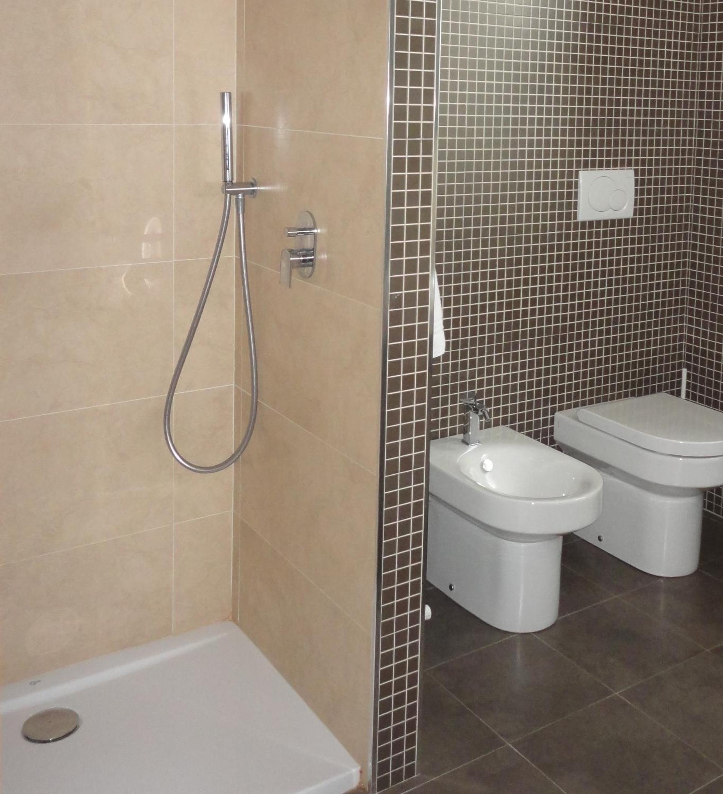Double or Twin Room with Bathroom - Photo 3