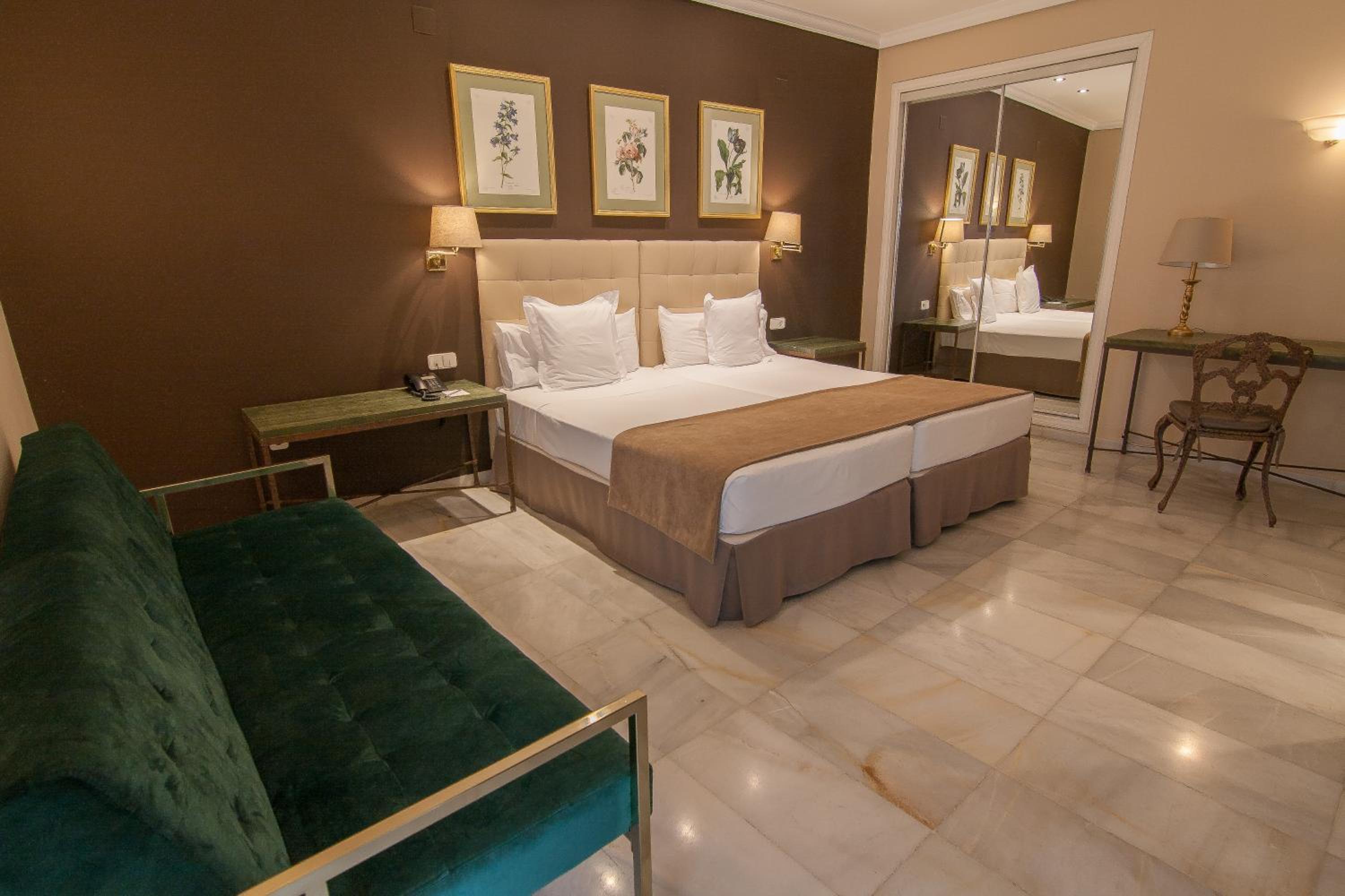 Double or Twin Room - Photo 4