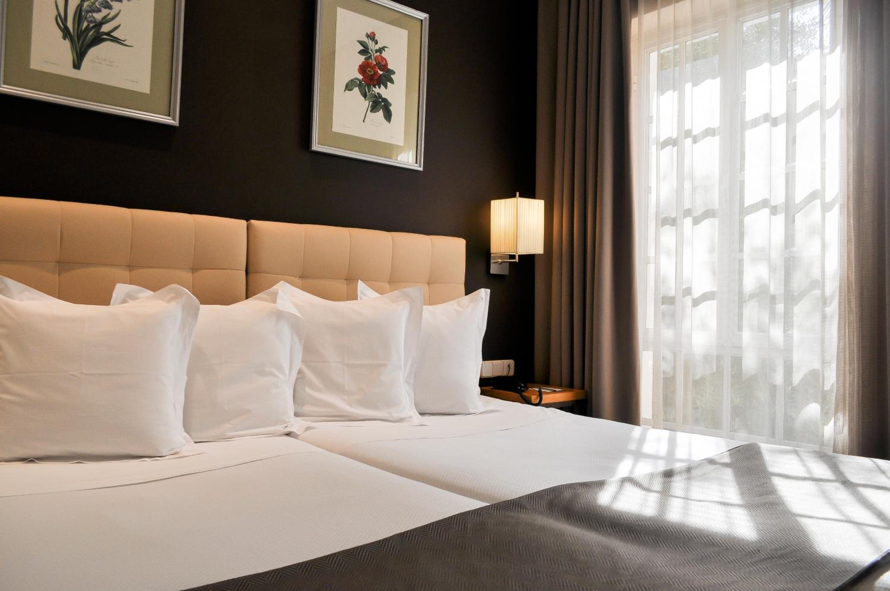Double or Twin Room - Photo 3