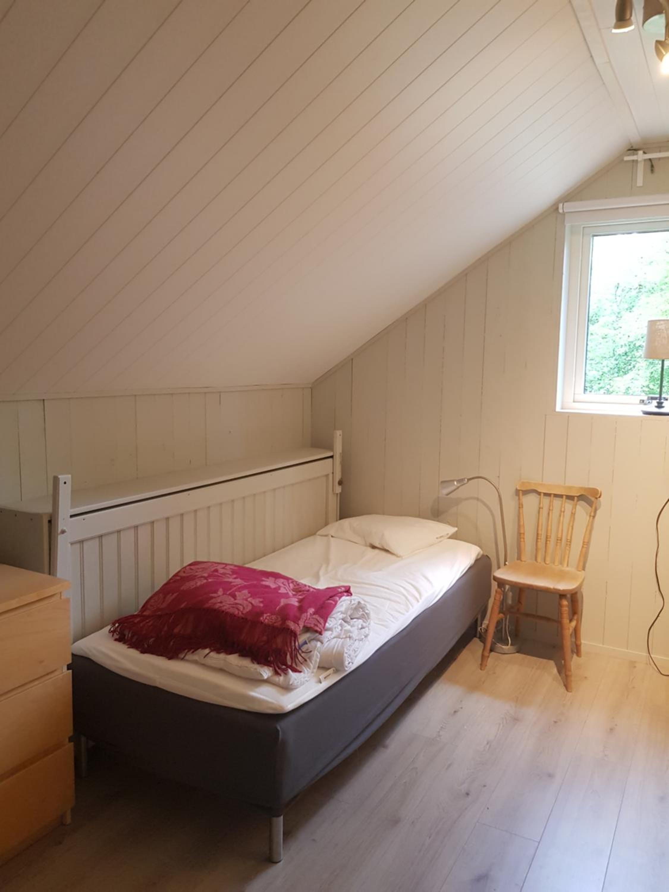 Five-Bedroom House photo 2
