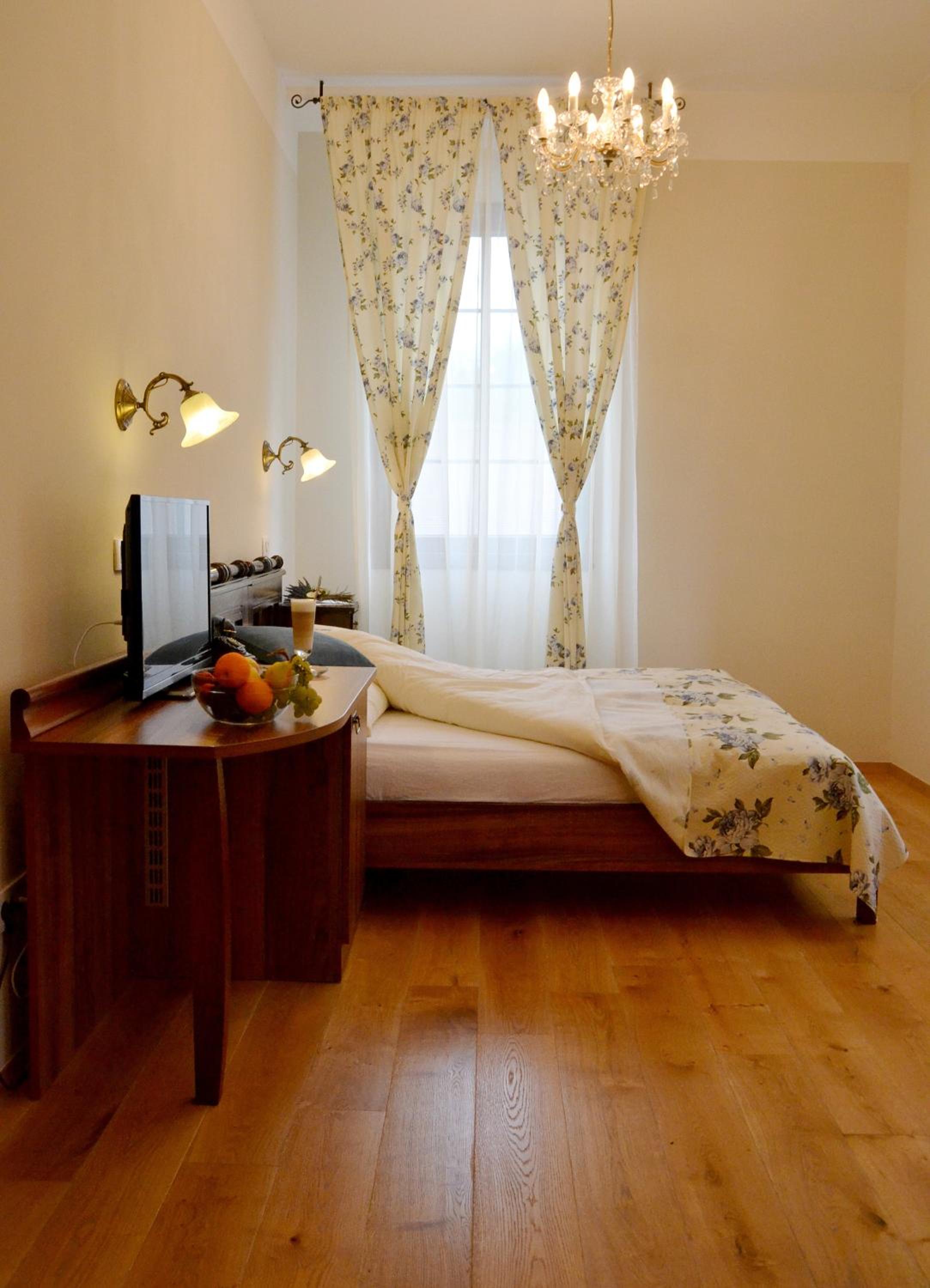 Deluxe Double Room - Photo 9