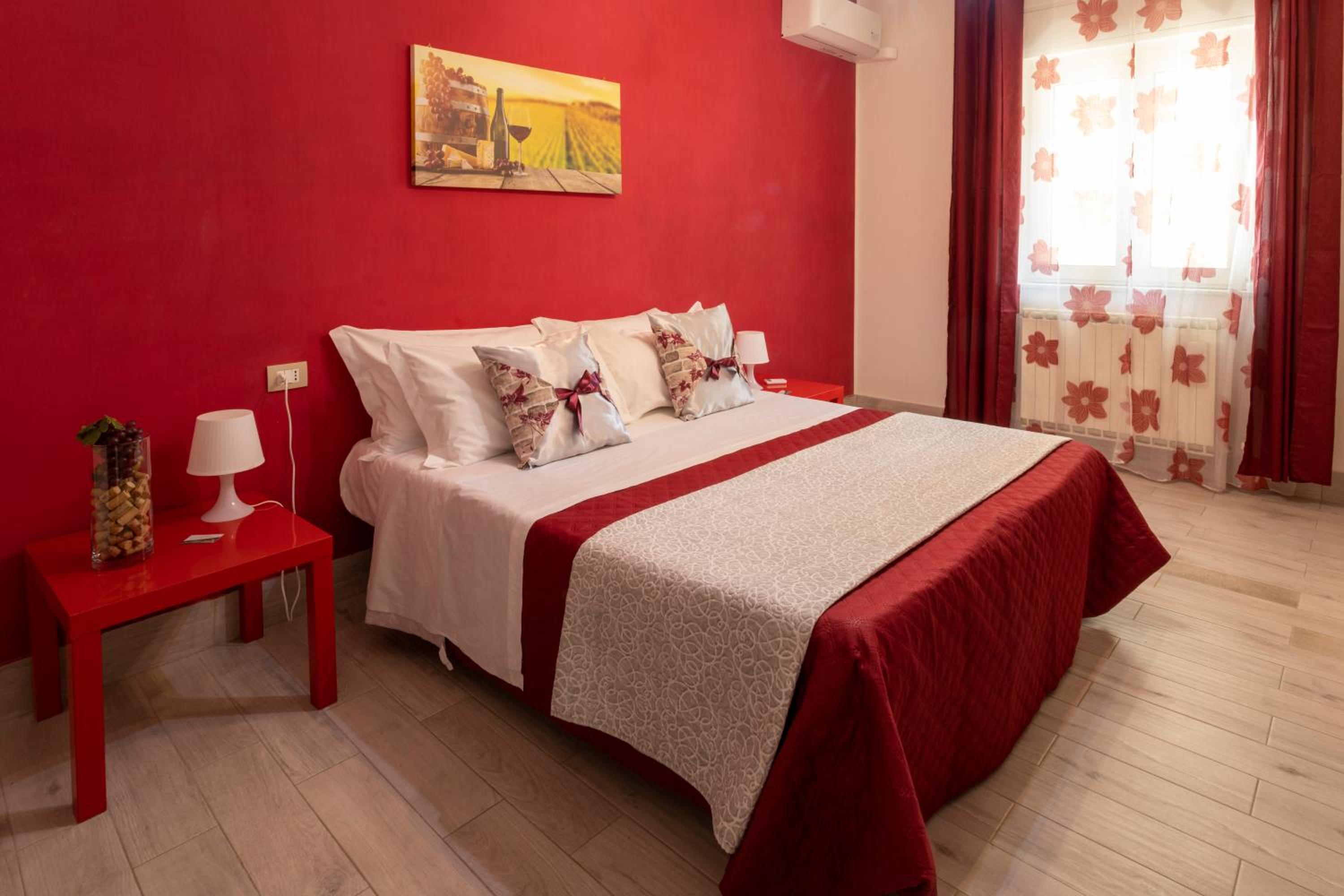 Deluxe Double Room with Shower - Photo 5